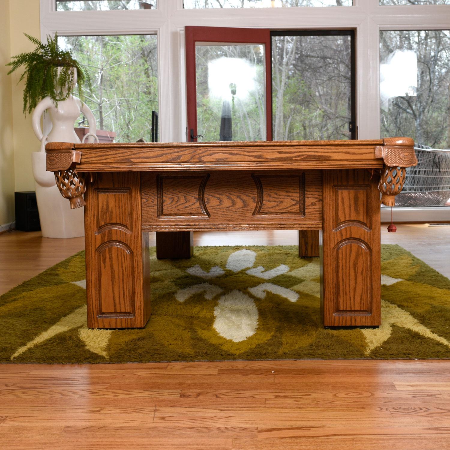 Mesa de billar de roble de 9 pies de los años 80 de Camelot con caucho nuevo y fieltro naranja en venta 3