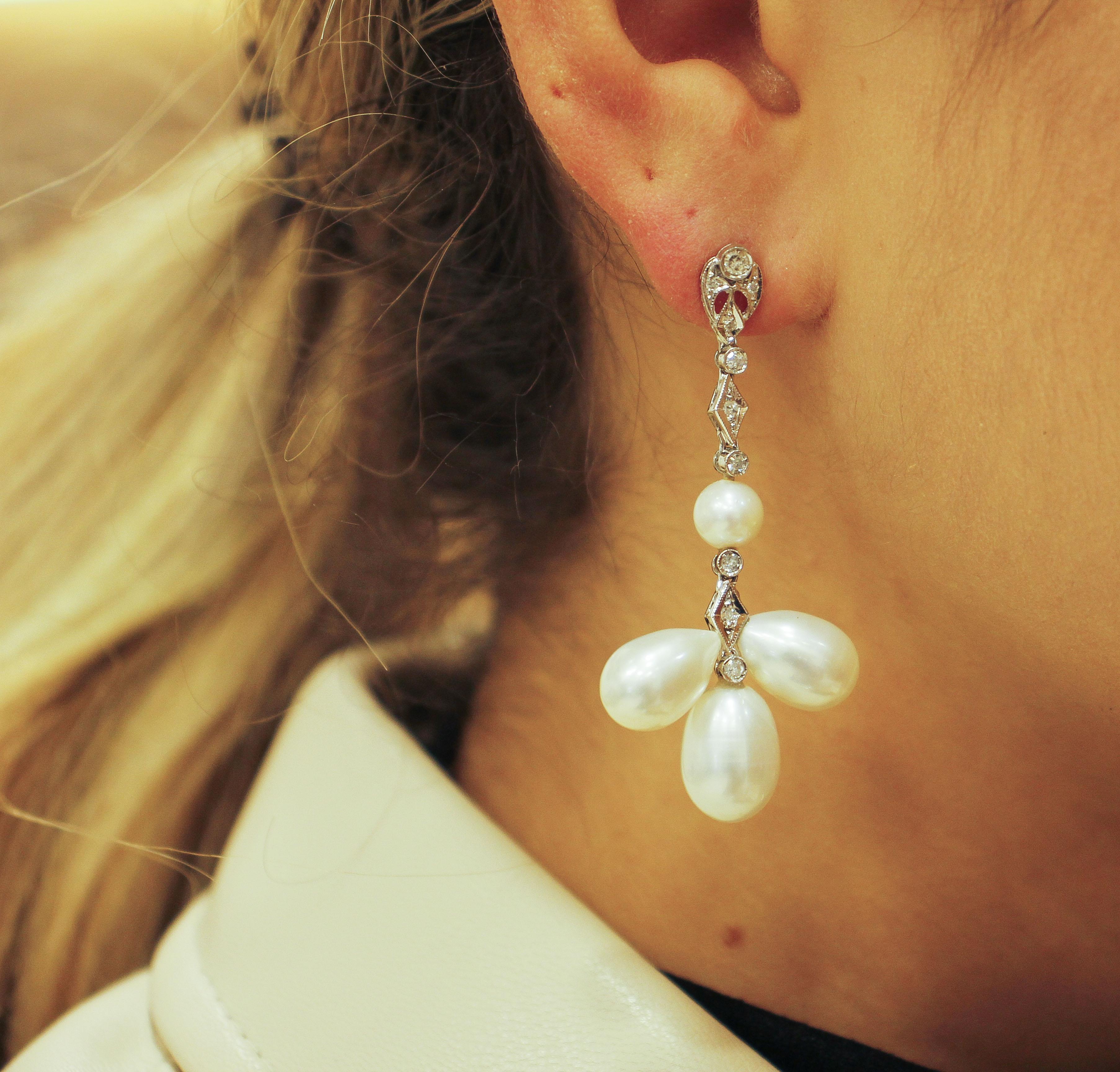 Women's 9 G White Pearls, 0.45 Carat White Diamonds White Gold Chandelier Earrings For Sale