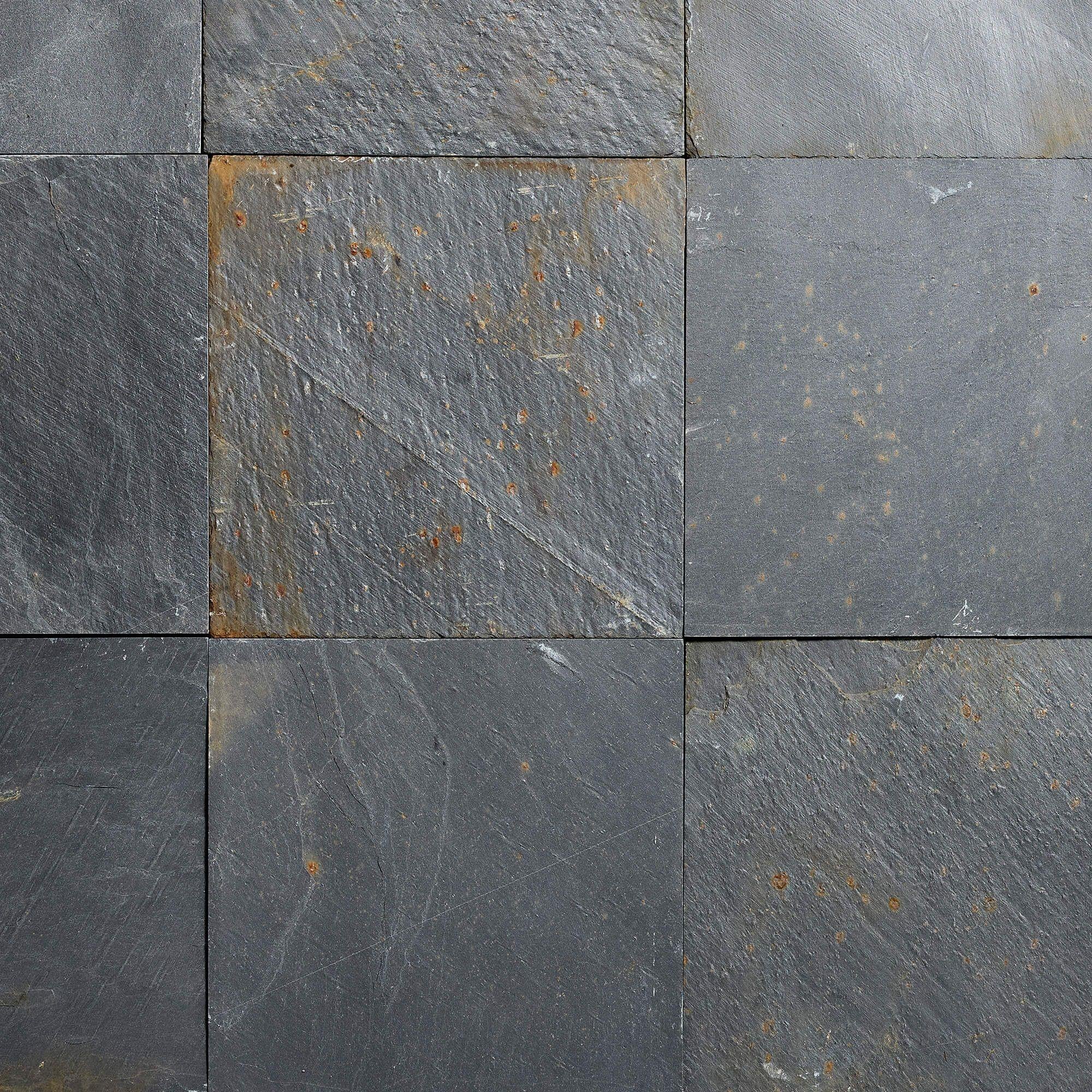 9-inch Reclaimed Welsh Slate Floor Tiles 44 m2 (473.6 ft2) In Fair Condition For Sale In Wormelow, Herefordshire
