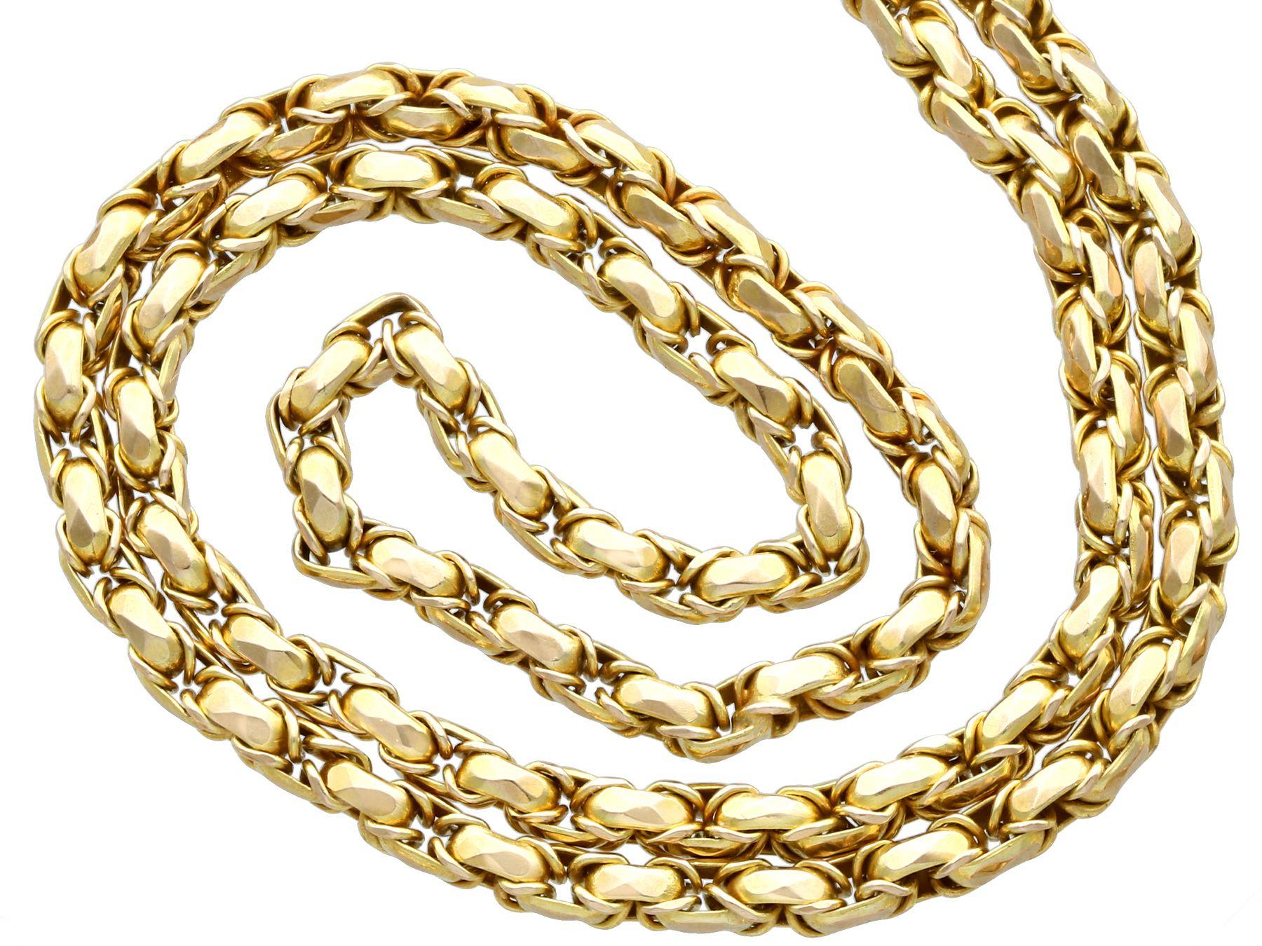 A fine and impressive antique Victorian 9 karat yellow gold longuard / watch chain; part of our diverse antique jewelry and estate jewelry collections

This fine and impressive watch chain has been crafted in 9k yellow gold.

The faceted oval links