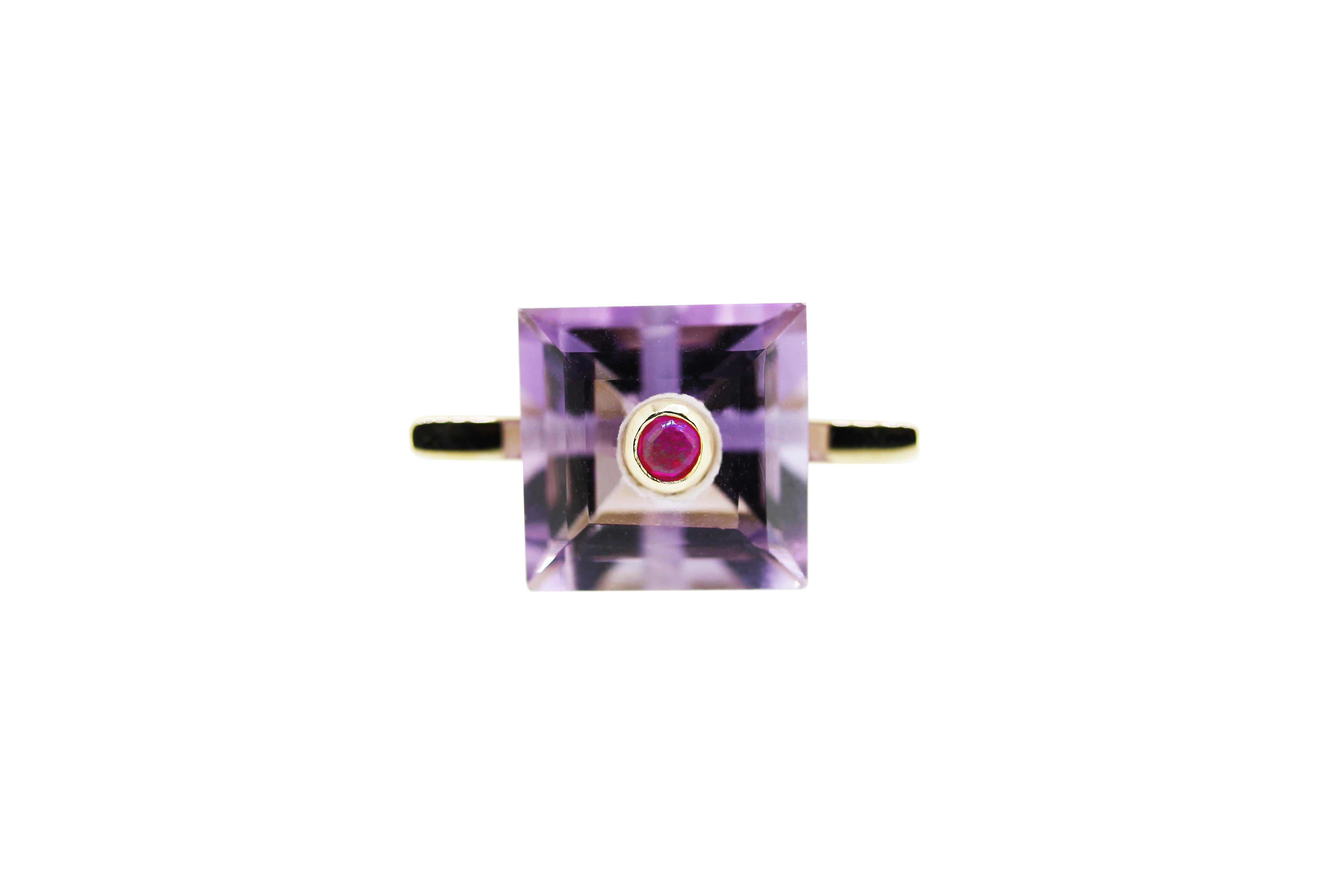 Contemporary MAIKO NAGAYAMA Amethyst and Ruby 9K British Yellow Gold Cocktail Ring For Sale