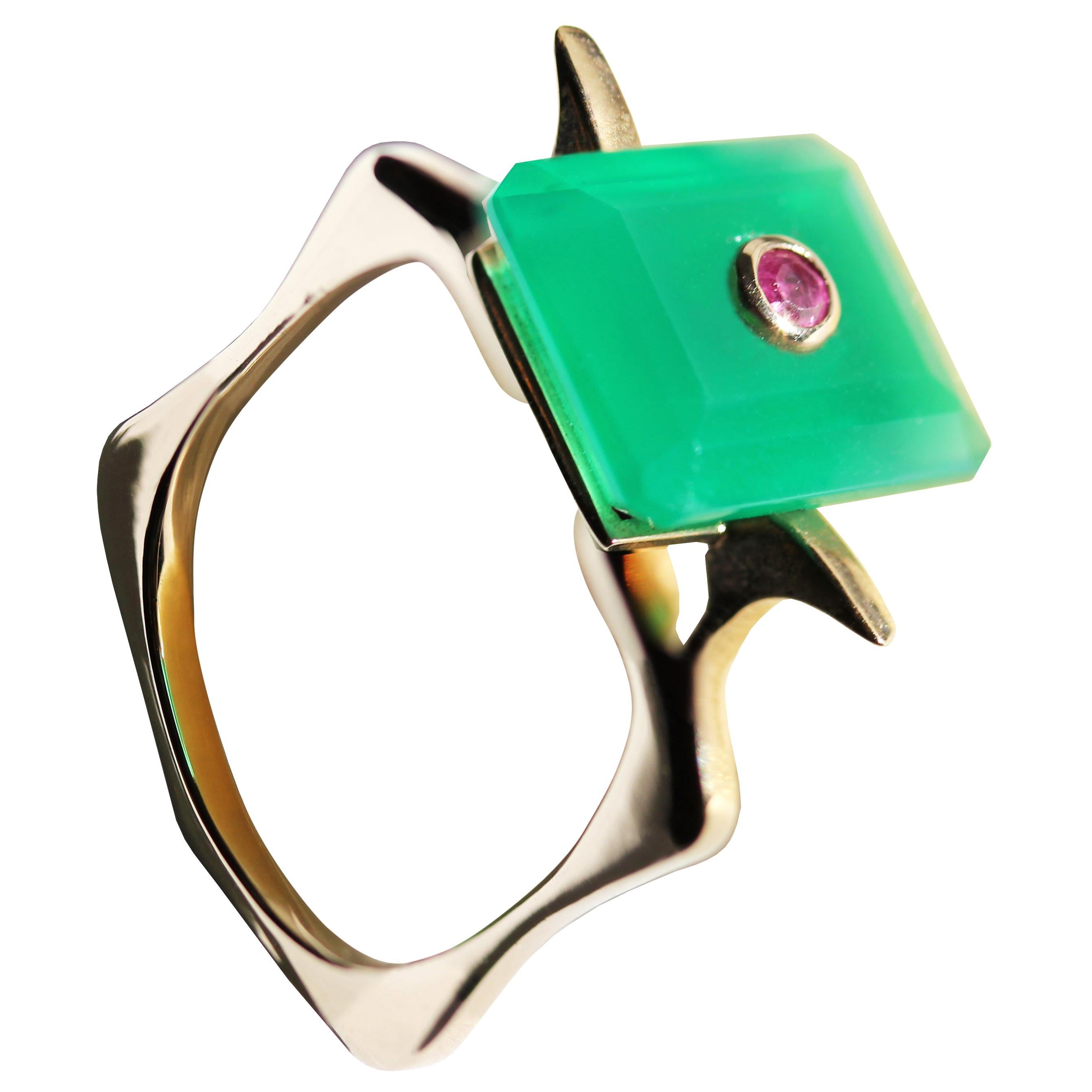 MAIKO NAGAYAMA Green Chalcedony and Ruby 9K British Yellow Gold Cocktail Ring For Sale