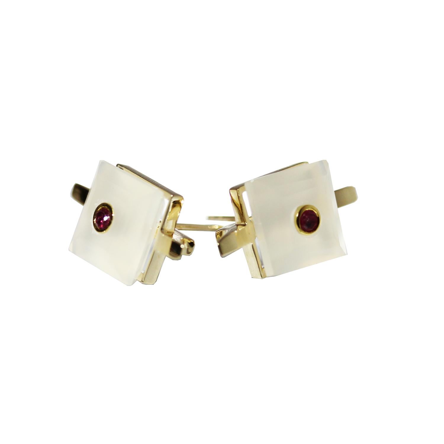 This modern handmade British 9 karat yellow gold earring studs, set with square cut white chalcedony and natural ruby in the center is from MAIKO NAGAYAMA's one of the Pret-a-porter Collection called 