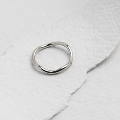 9 Karat Fairmined Eco White Gold Wavy Band Ring