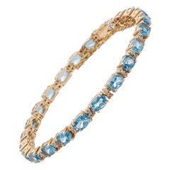 9 Karat Gold 9.00 Carat Oval Cut Aquamarine and Diamond Bracelet