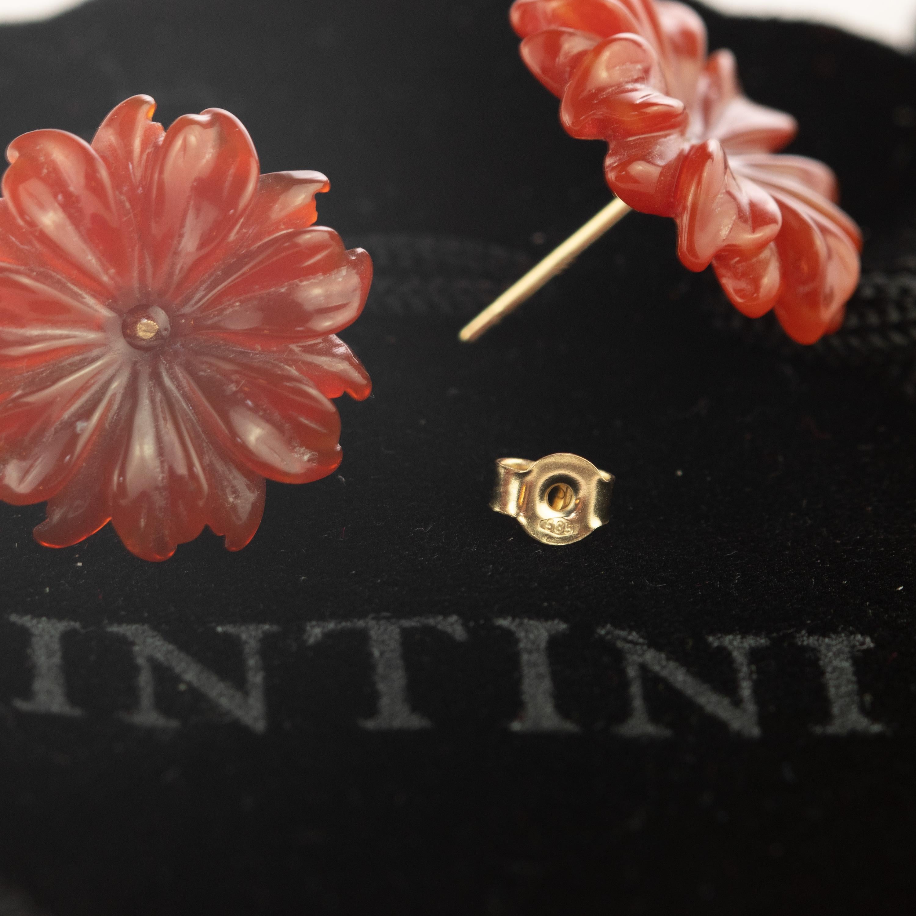 Mixed Cut 9 Karat Gold Brown Agate Flower Dahlia Handmade Italian Carved Stud Earrings For Sale
