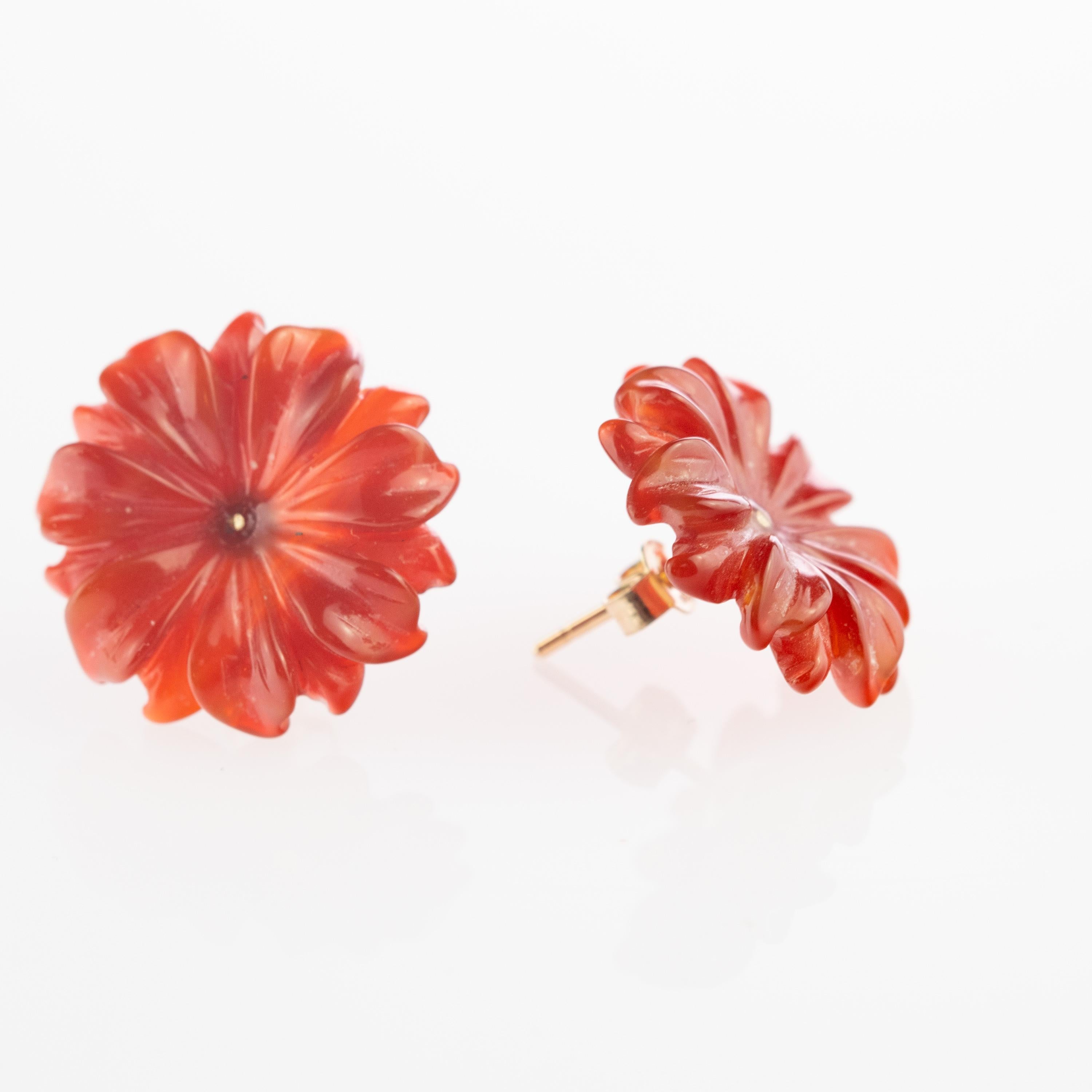 9 Karat Gold Brown Agate Flower Dahlia Handmade Italian Carved Stud Earrings In New Condition For Sale In Milano, IT