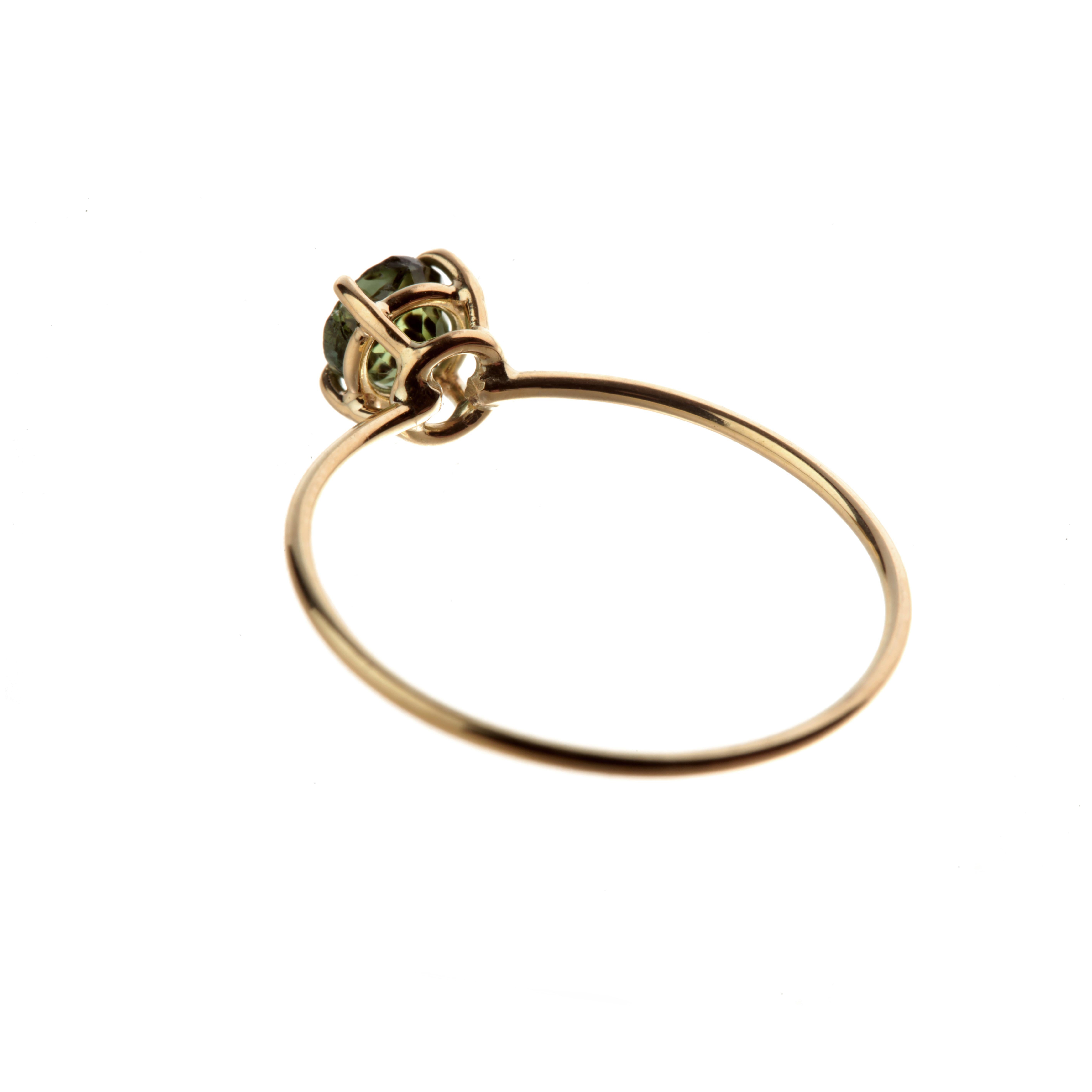 Donna Anello in oro 9 carati con tormalina verde scuro, fatto a mano, Cocktail Chic e Moderno in vendita