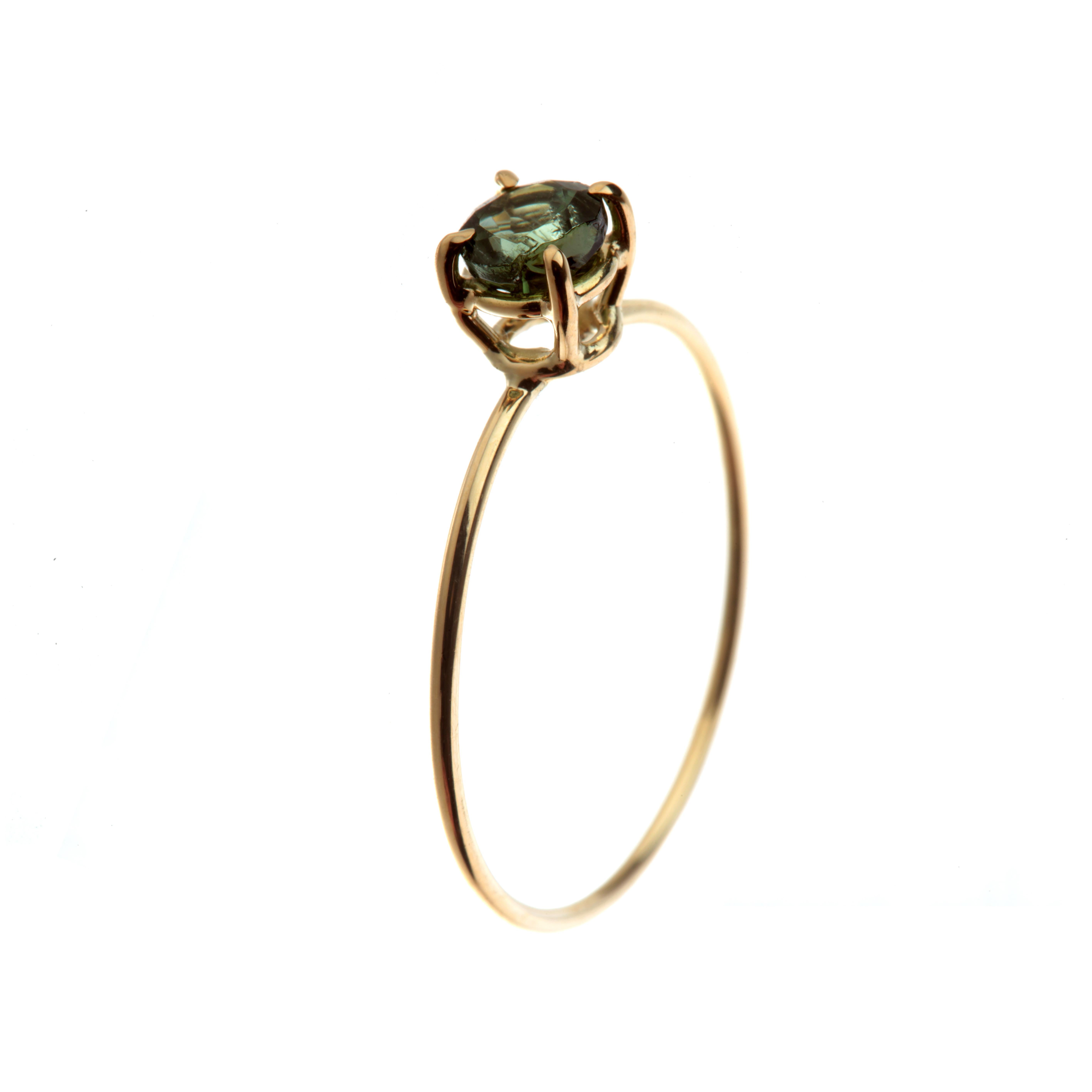 Anello in oro 9 carati con tormalina verde scuro, fatto a mano, Cocktail Chic e Moderno in vendita 1