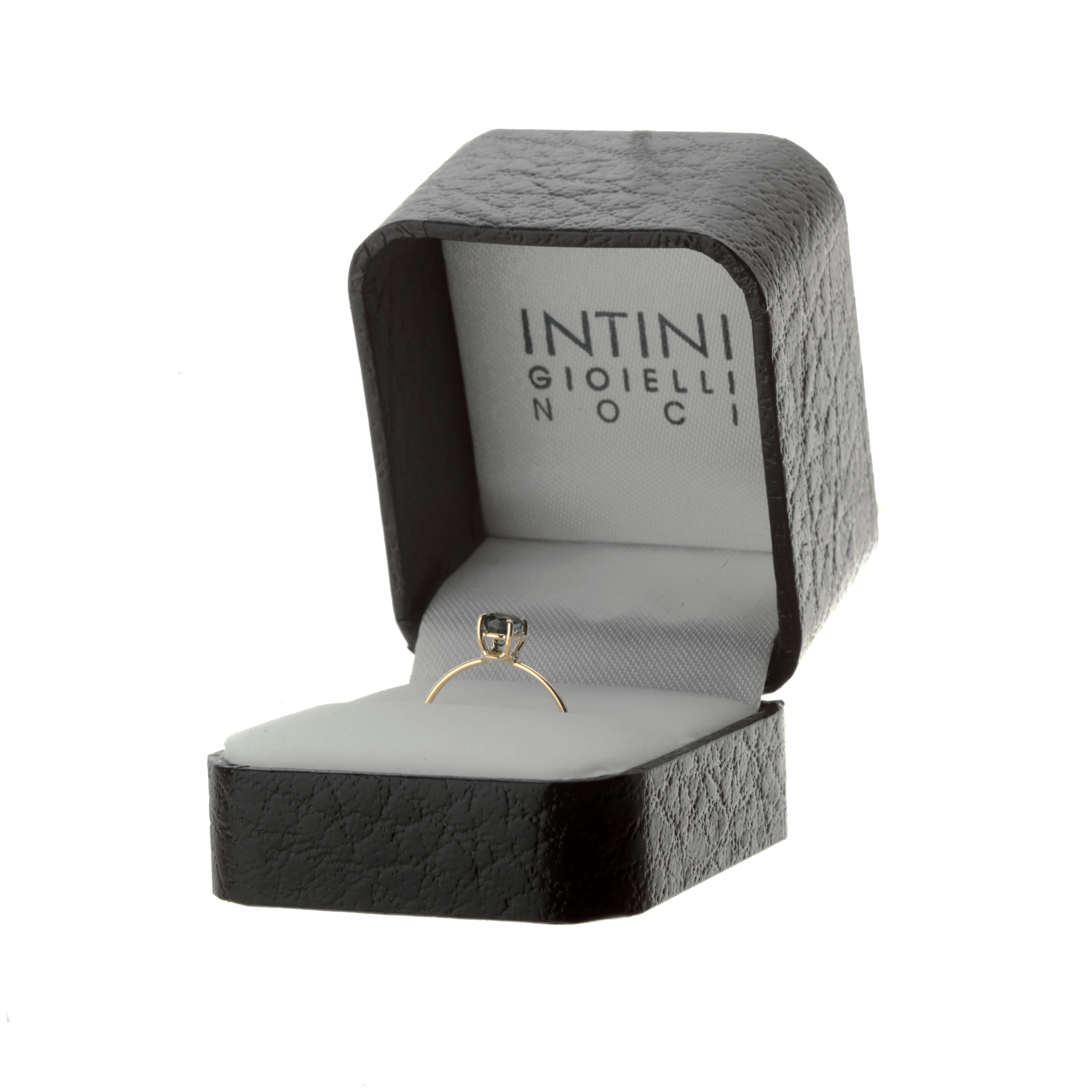 Anello in oro 9 carati con tormalina verde scuro, fatto a mano, Cocktail Chic e Moderno in vendita 2