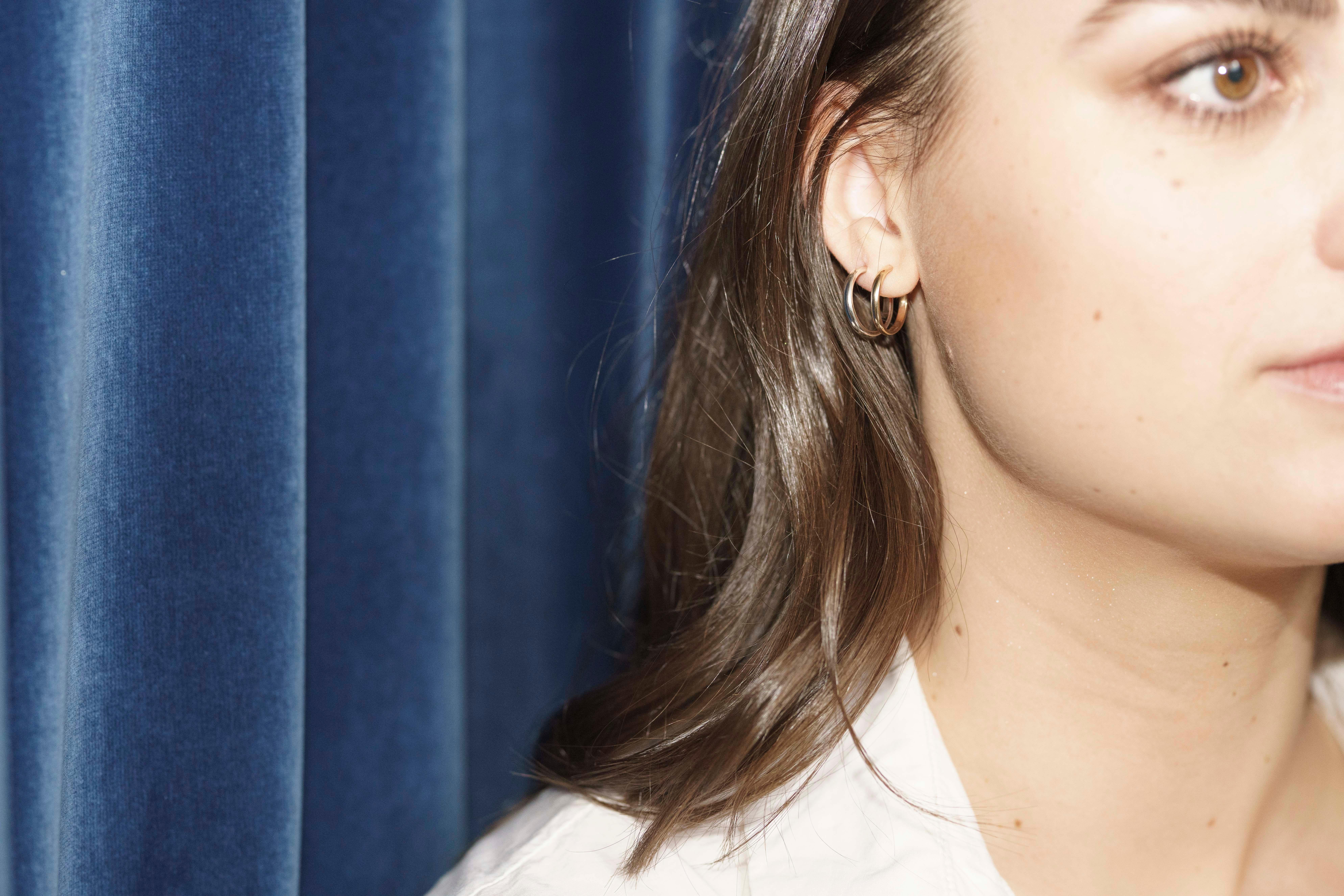 Classic hoop earrings, that are simple in design and lightweight, making these hoops suitable for all day and night wearing.

Handmade to order in our North London studio and hallmarked by the London Assay Office.

Details:
Colour: Gold
Composition: