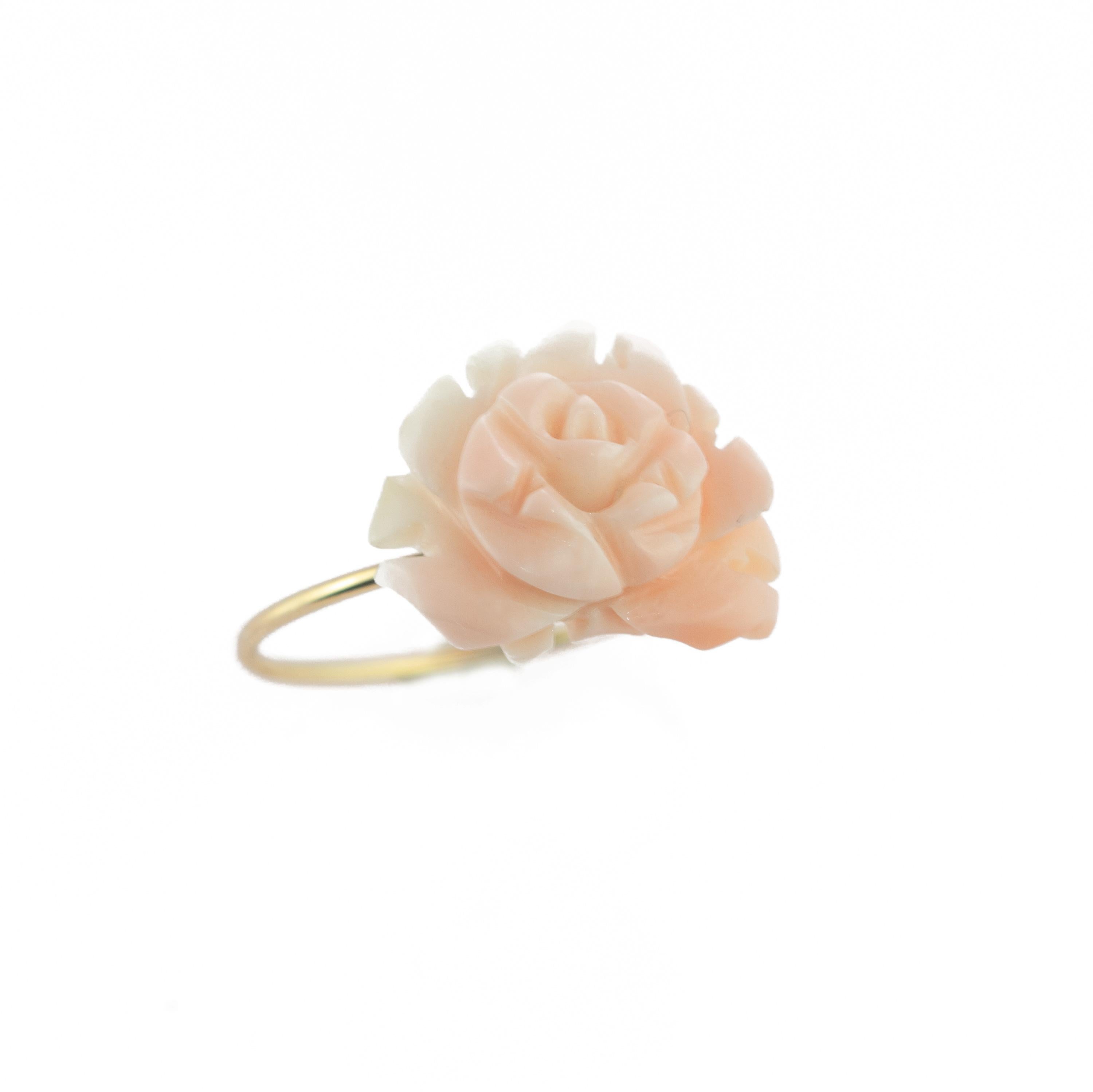 9 Karat Gold Natural Pink Coral Carved Rose Flower Handmade Chic Cocktail Ring In New Condition For Sale In Milano, IT