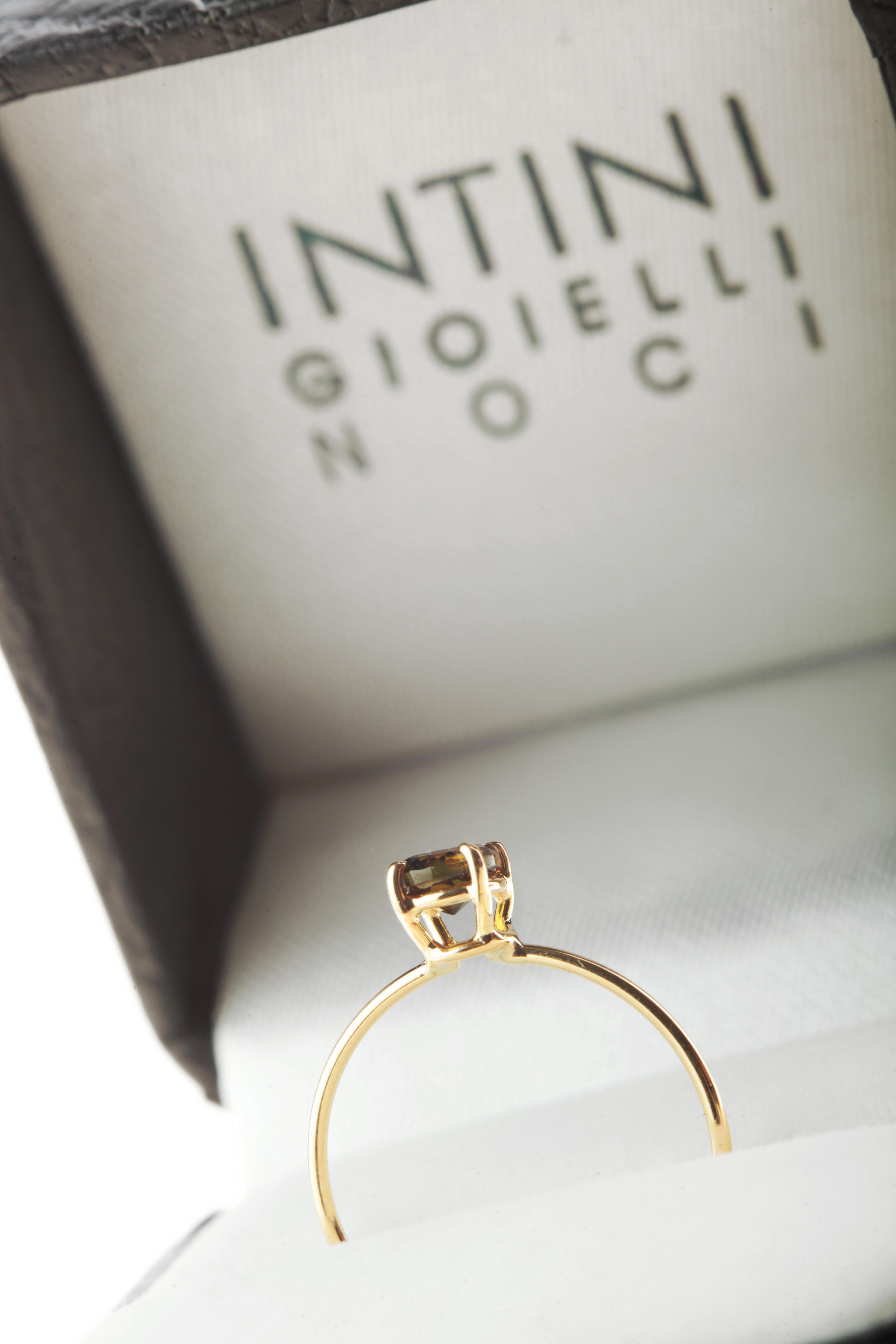 Moderne Bague cocktail chic et moderne en or 9 carats avec tourmaline orange, faite à la main en vente