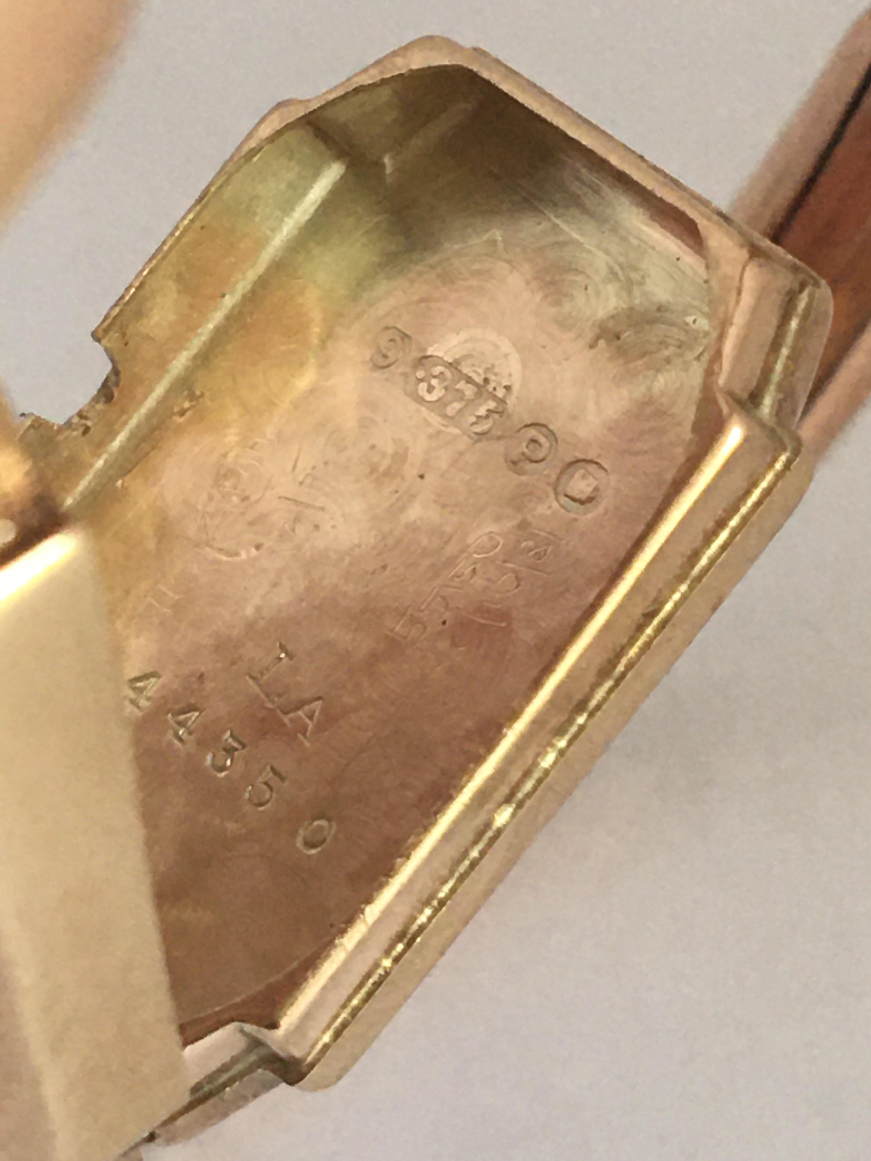 Women's or Men's 9 Karat Gold Vintage 1940s Ladies Square Mechanical Watch For Sale