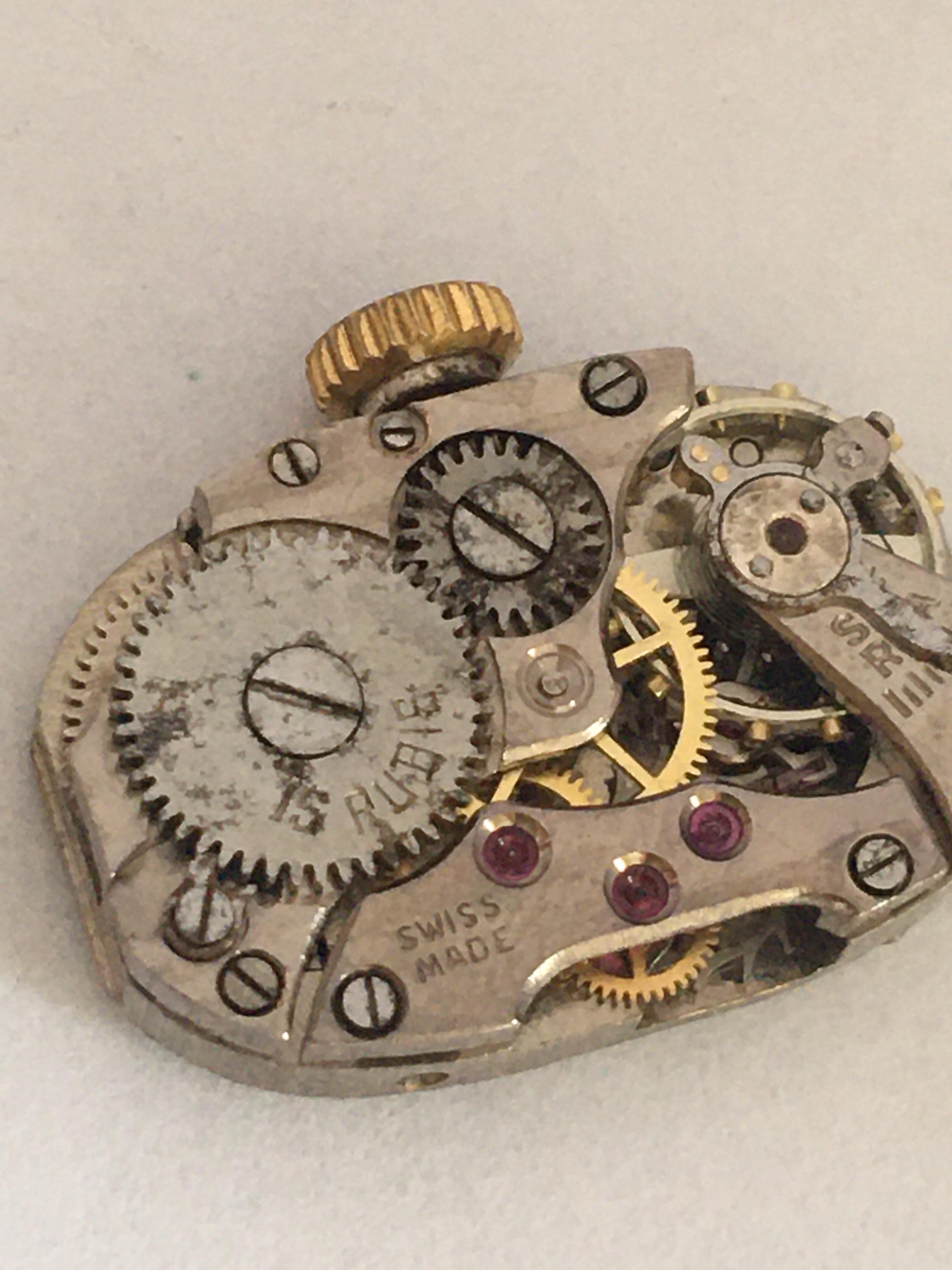 9 Karat Gold Vintage 1940s Ladies Square Mechanical Watch For Sale 1