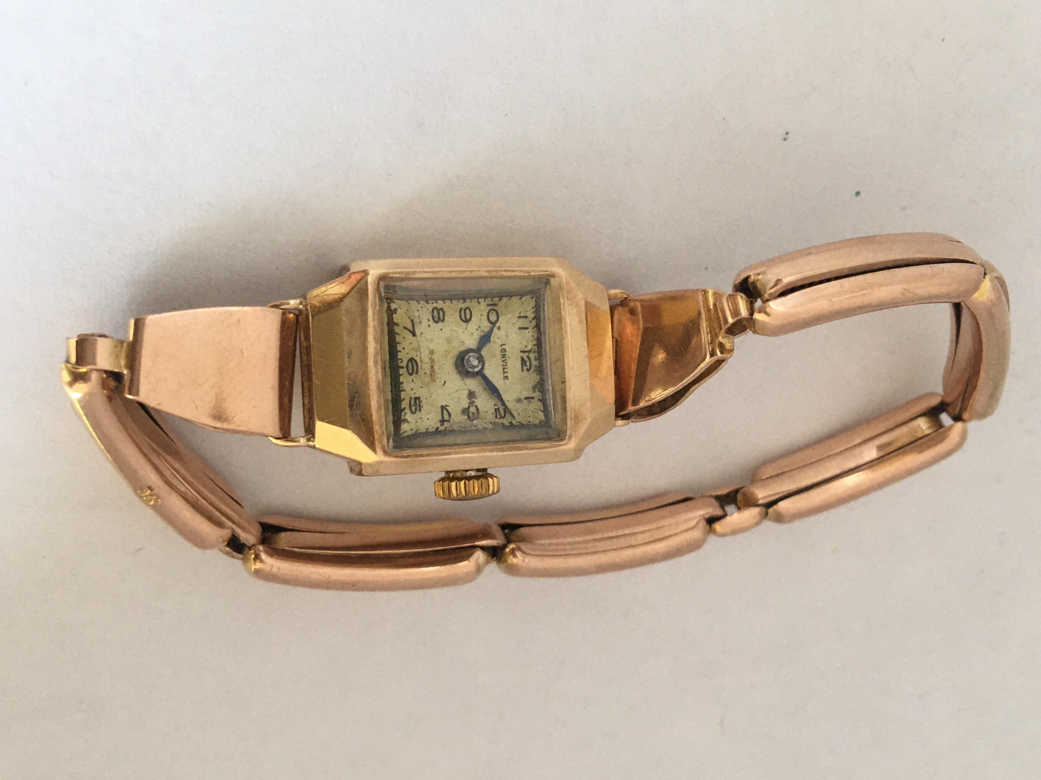 9 Karat Gold Vintage 1940s Ladies Square Mechanical Watch For Sale 2