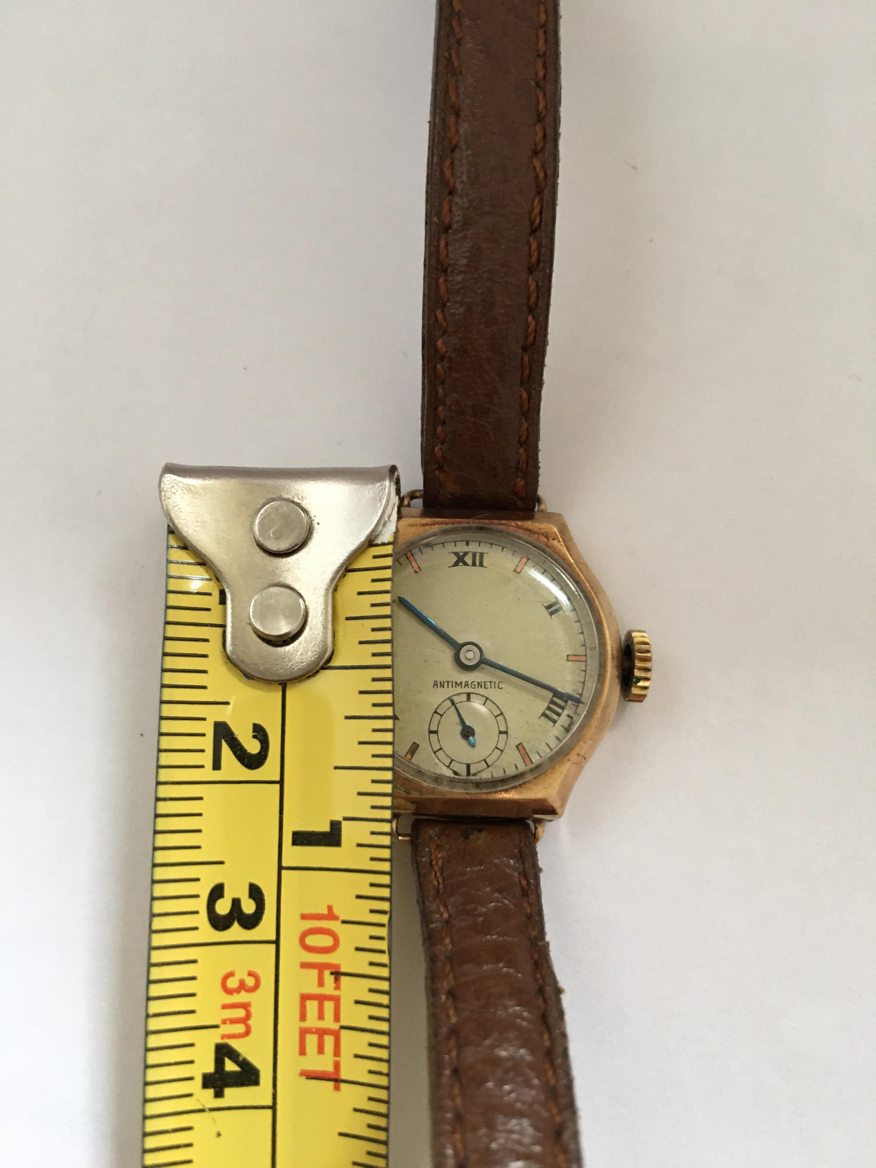 9 Karat Gold Vintage 1940s Mechanical Ladies Watch For Sale 5