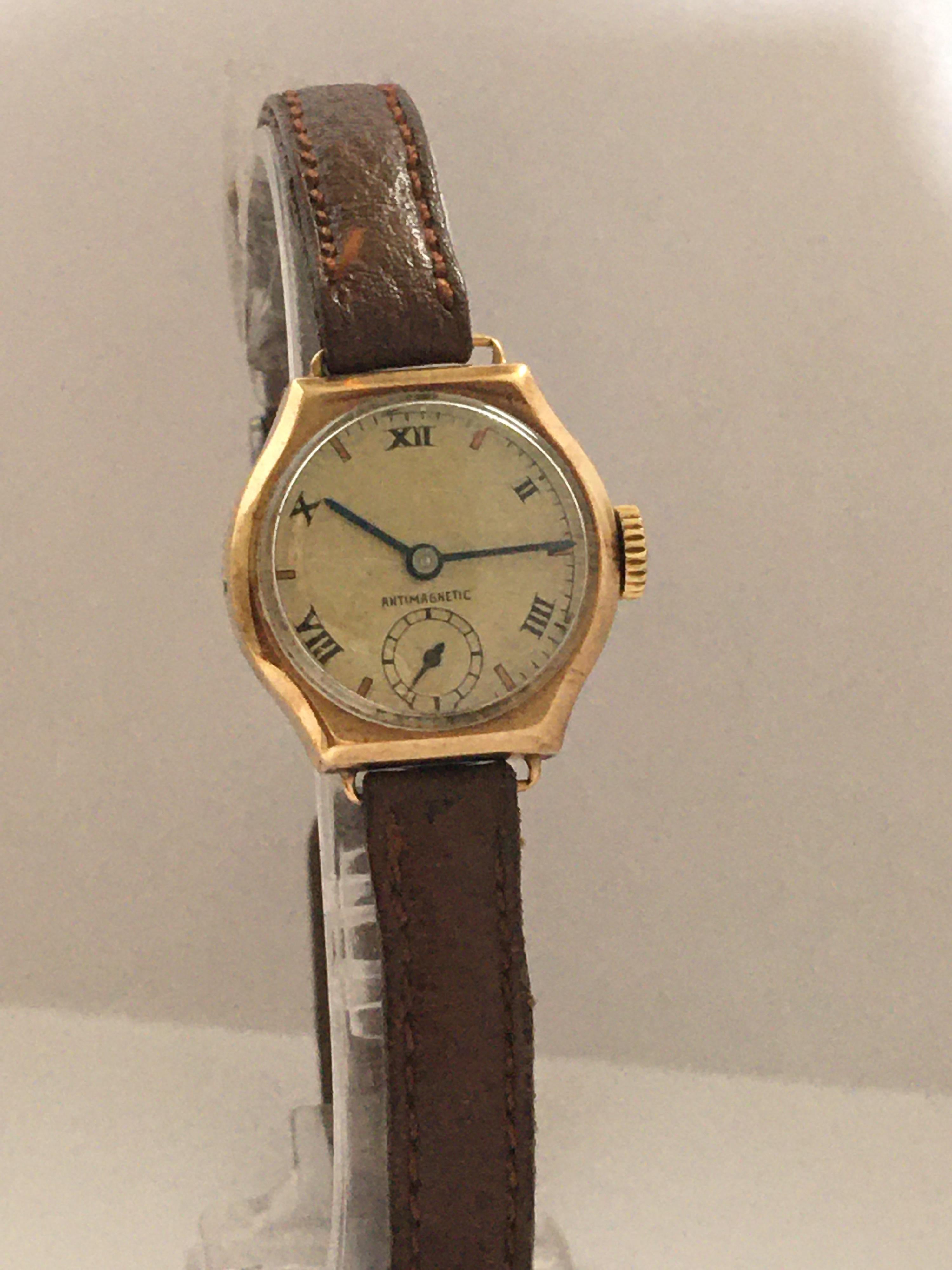 9 Karat Gold Vintage 1940s Mechanical Ladies Watch For Sale 8
