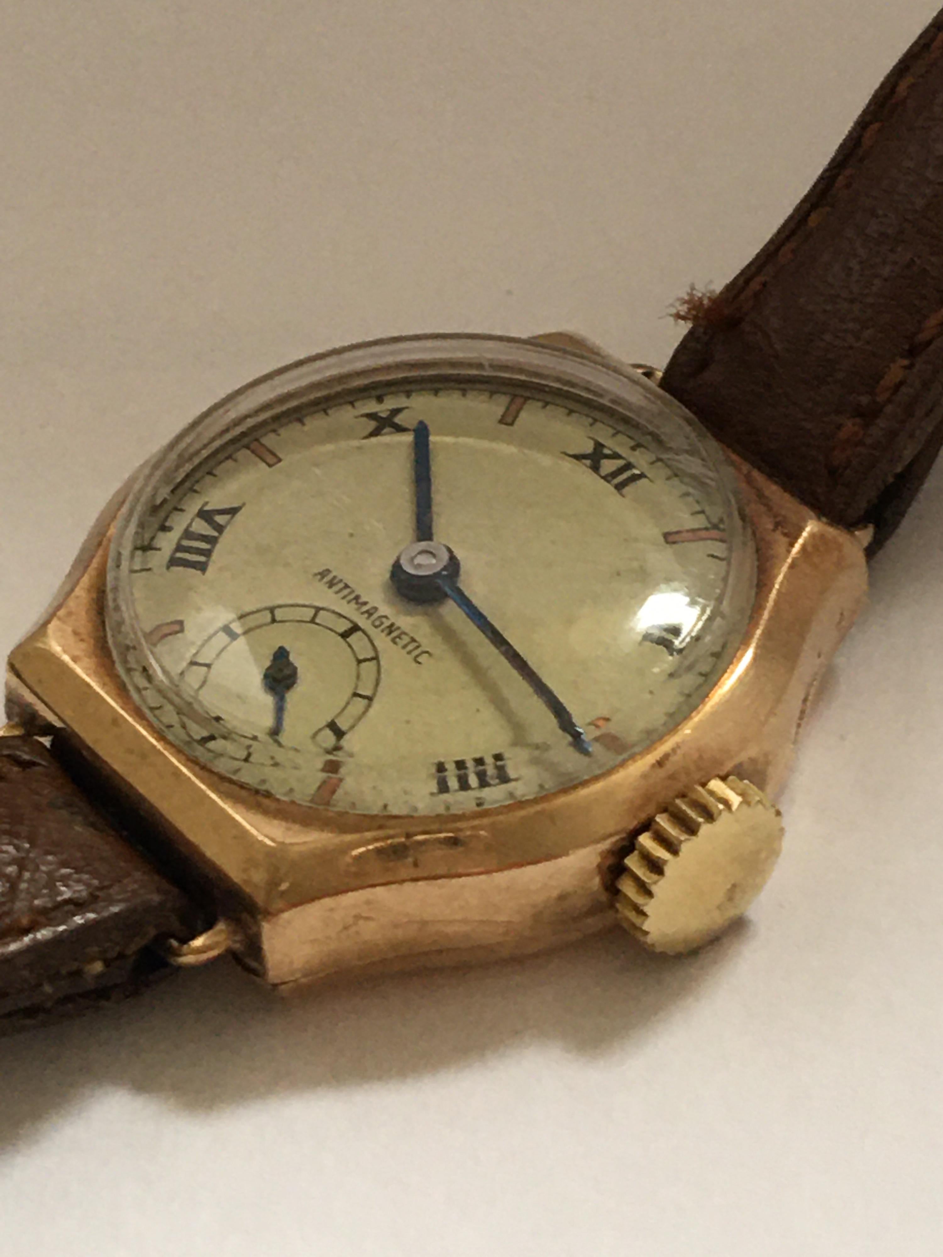 Women's or Men's 9 Karat Gold Vintage 1940s Mechanical Ladies Watch For Sale