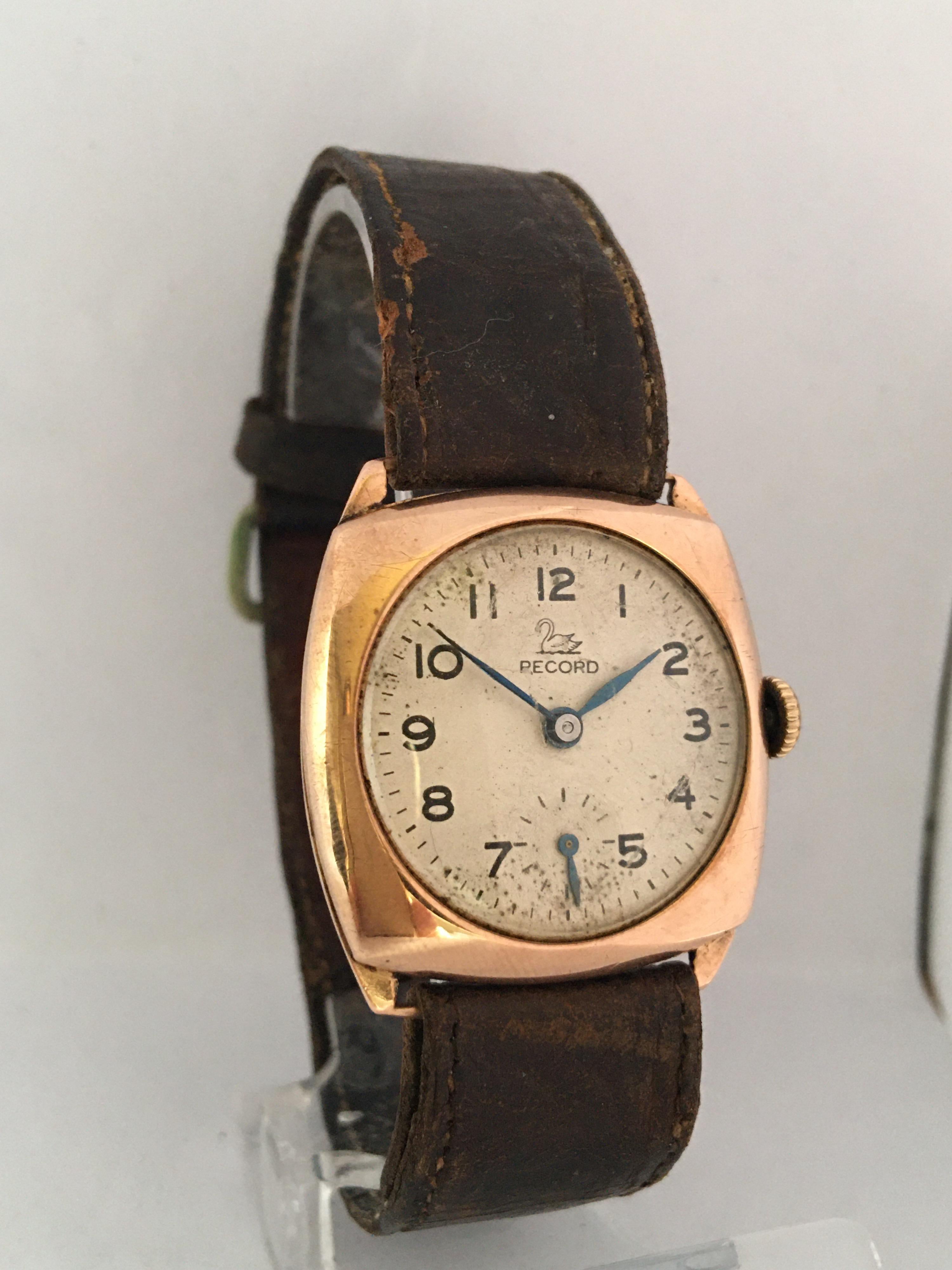 9 Karat Gold Vintage 1950s Récord Cushion Shaped Mechanical Watch For Sale 10