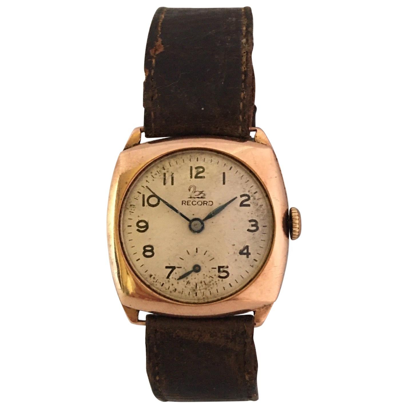 9 Karat Gold Vintage 1950s Récord Cushion Shaped Mechanical Watch For Sale
