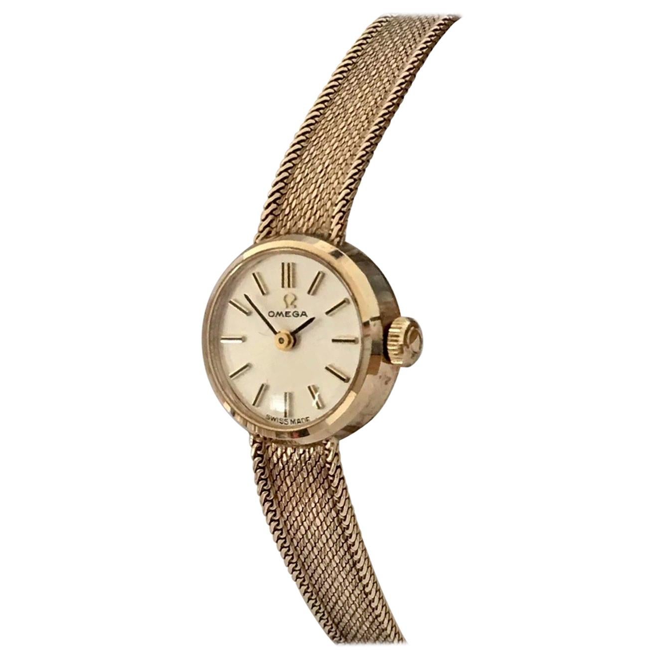 9 Karat Gold Vintage Hand-Winding Omega Ladies Wristwatch