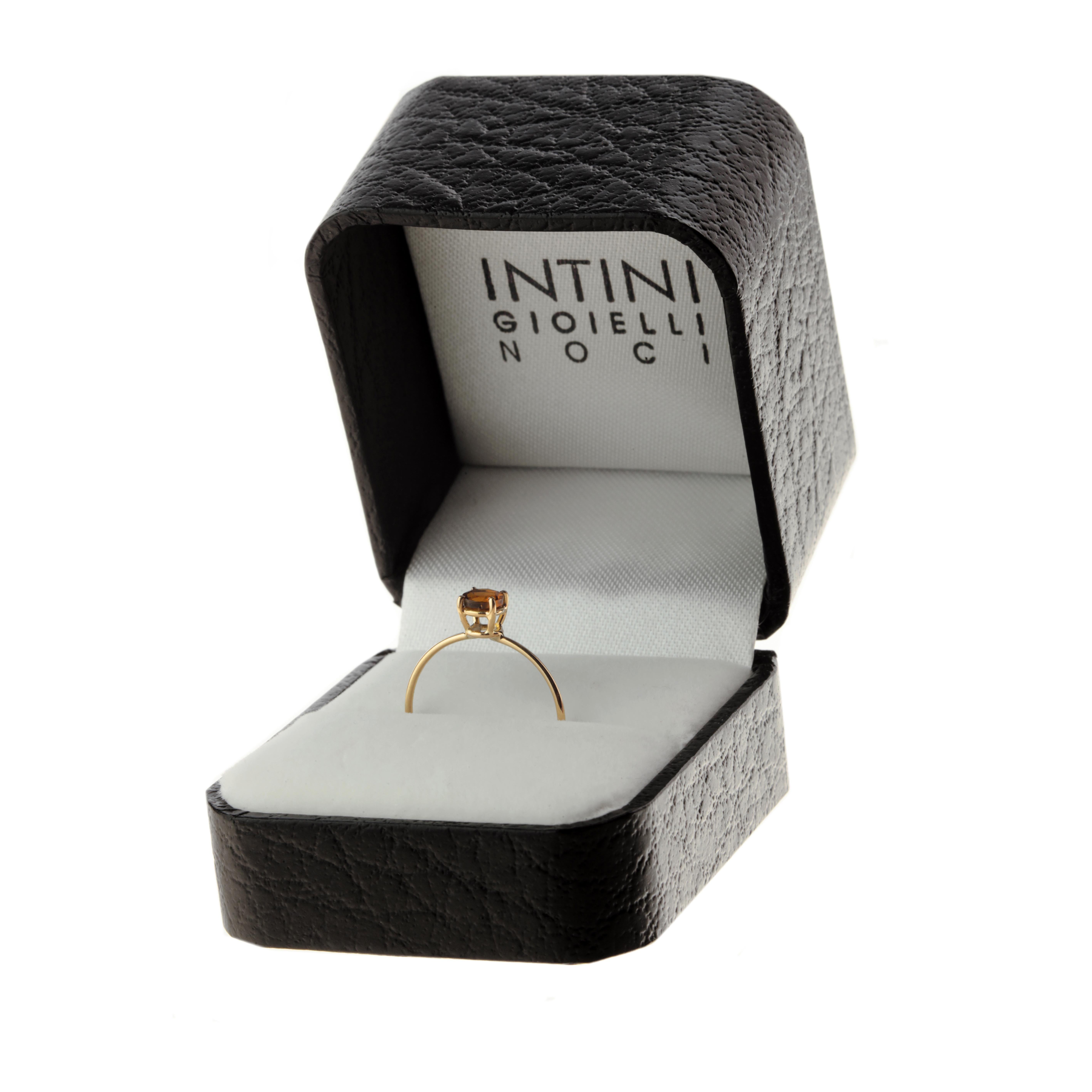 Moderne Bague en or 9 carats avec tourmaline jaune Bague de cocktail chic et moderne faite à la main en vente