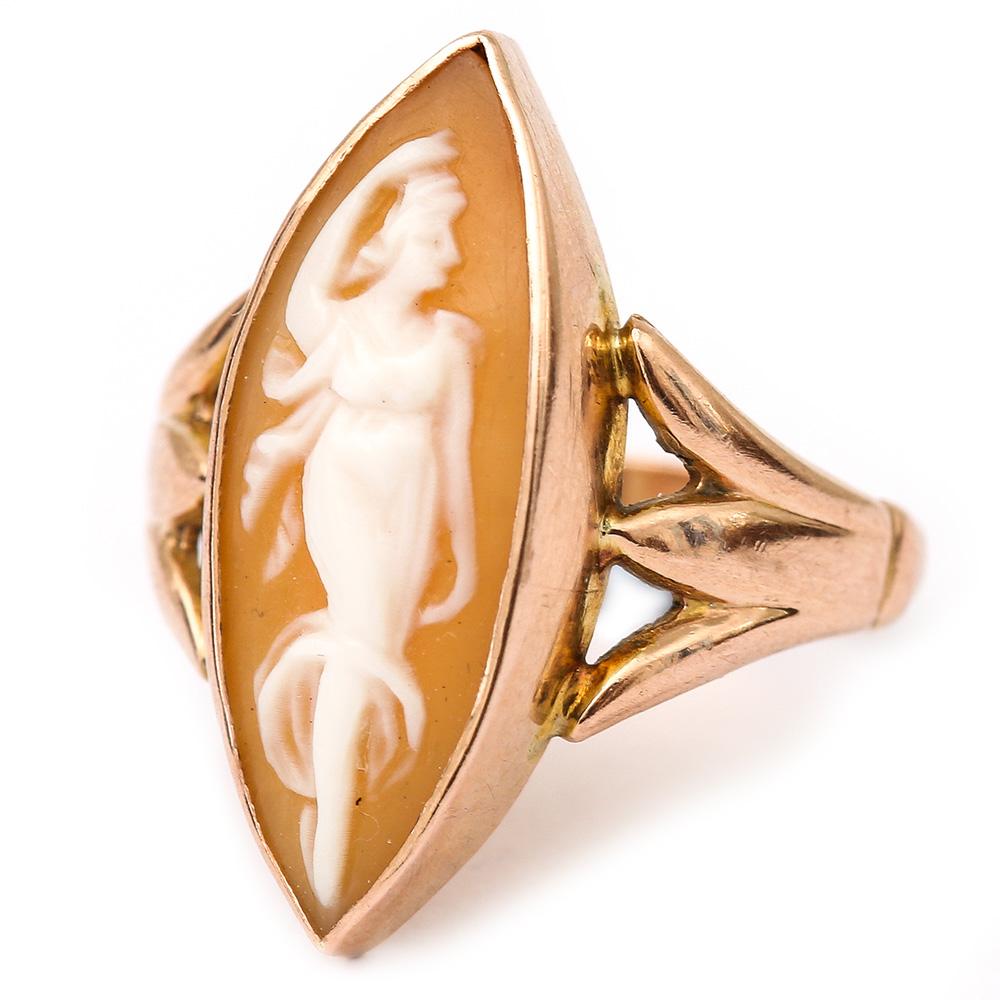 This is lovely antique, pre loved 9 Karat Rose Gold navette shaped shell cameo ring, made from the rare conch shell. As there isn’t a hallmark on this piece, we can only surmise when it was made but stylistically likely to be the Edwardian period