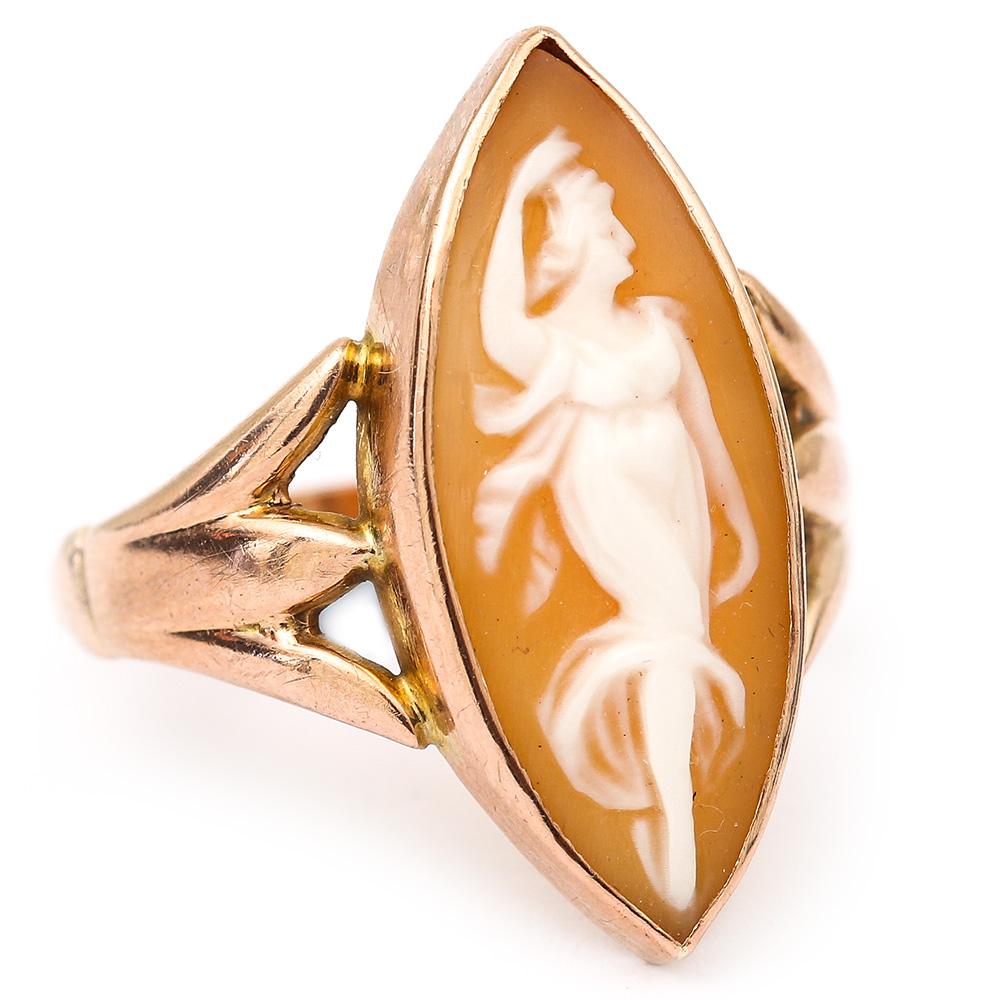 9 Karat Rose Gold Navette Cameo Ring Depicting Venus, Circa Early 20th Century In Good Condition In Lancashire, Oldham