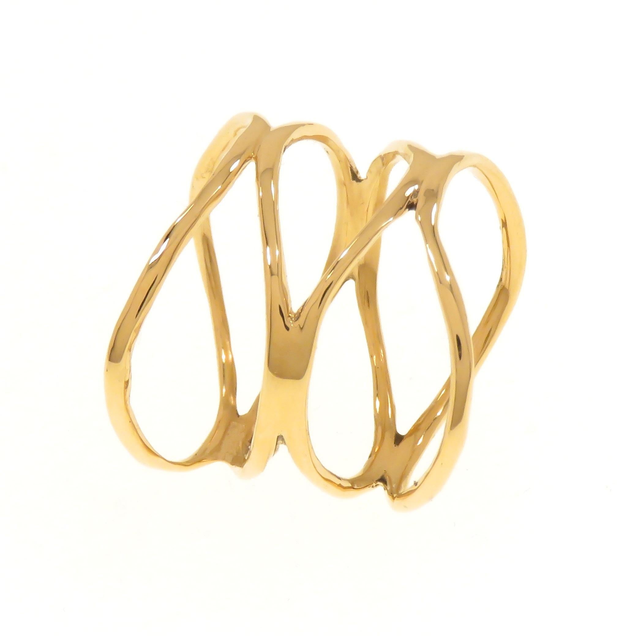 This sinuous and classy ring handmade in 9 karat rose gold is perfect for everyday wear. US finger size: 6, Italian finger size: 12, French finger size: 52. Adjustable to the customer's size. Marked with the Italian Gold Mark 375 and Botta Gioielli