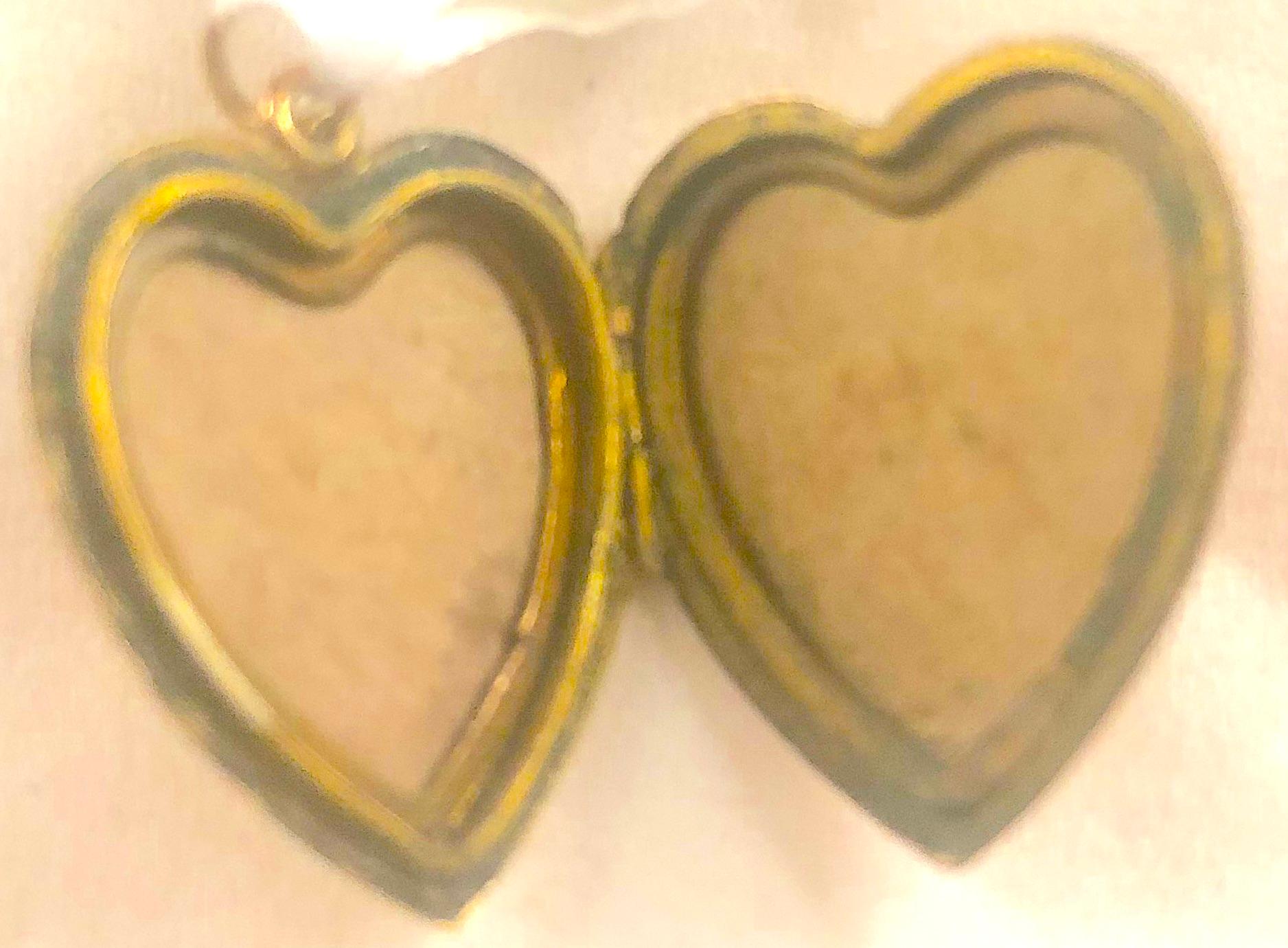 9 Karat Victorian Engraved 2 Sided Heart Locket In Excellent Condition In Baltimore, MD