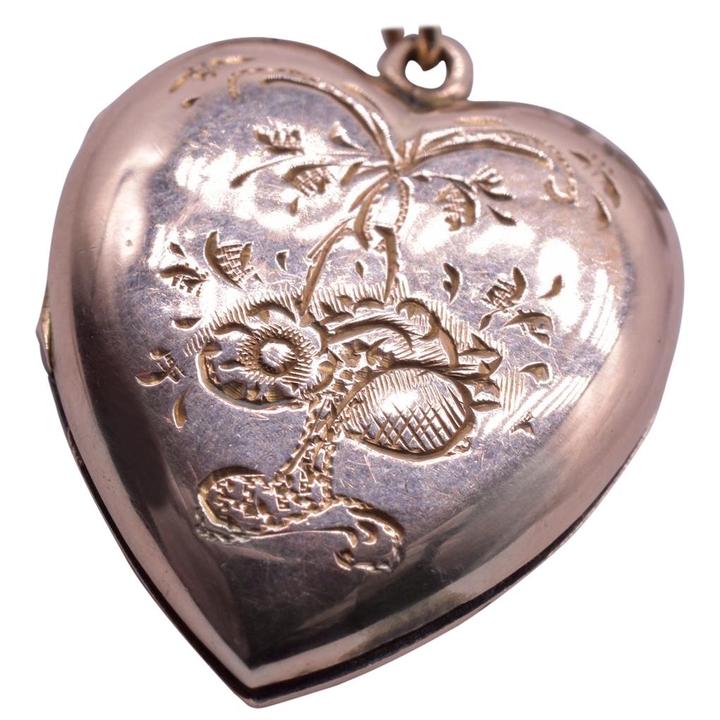 9 Karat Victorian Engraved 2 Sided Heart Locket