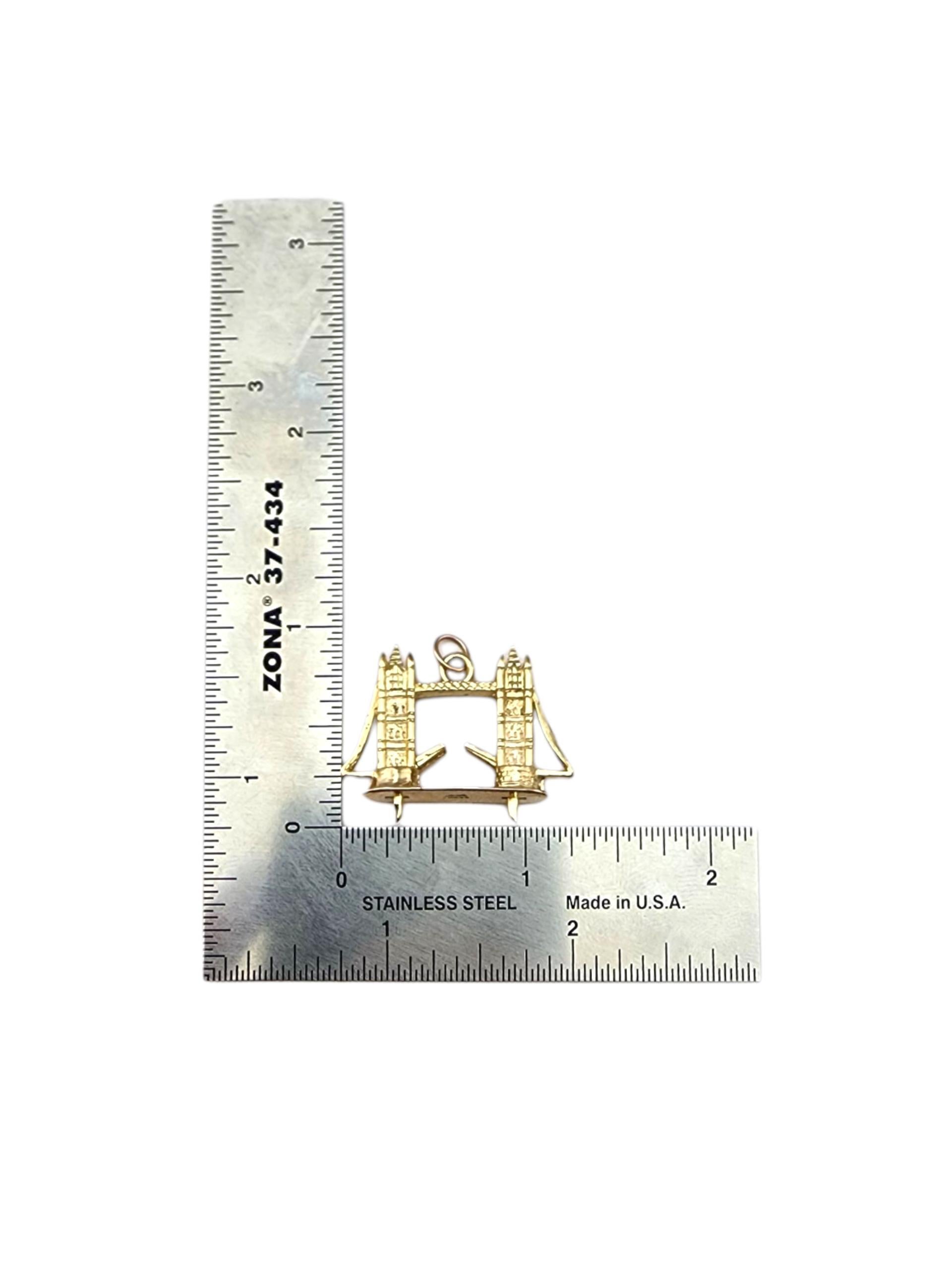 Charm en or jaune 9 carats articulé London Bridge #22798 en vente 3