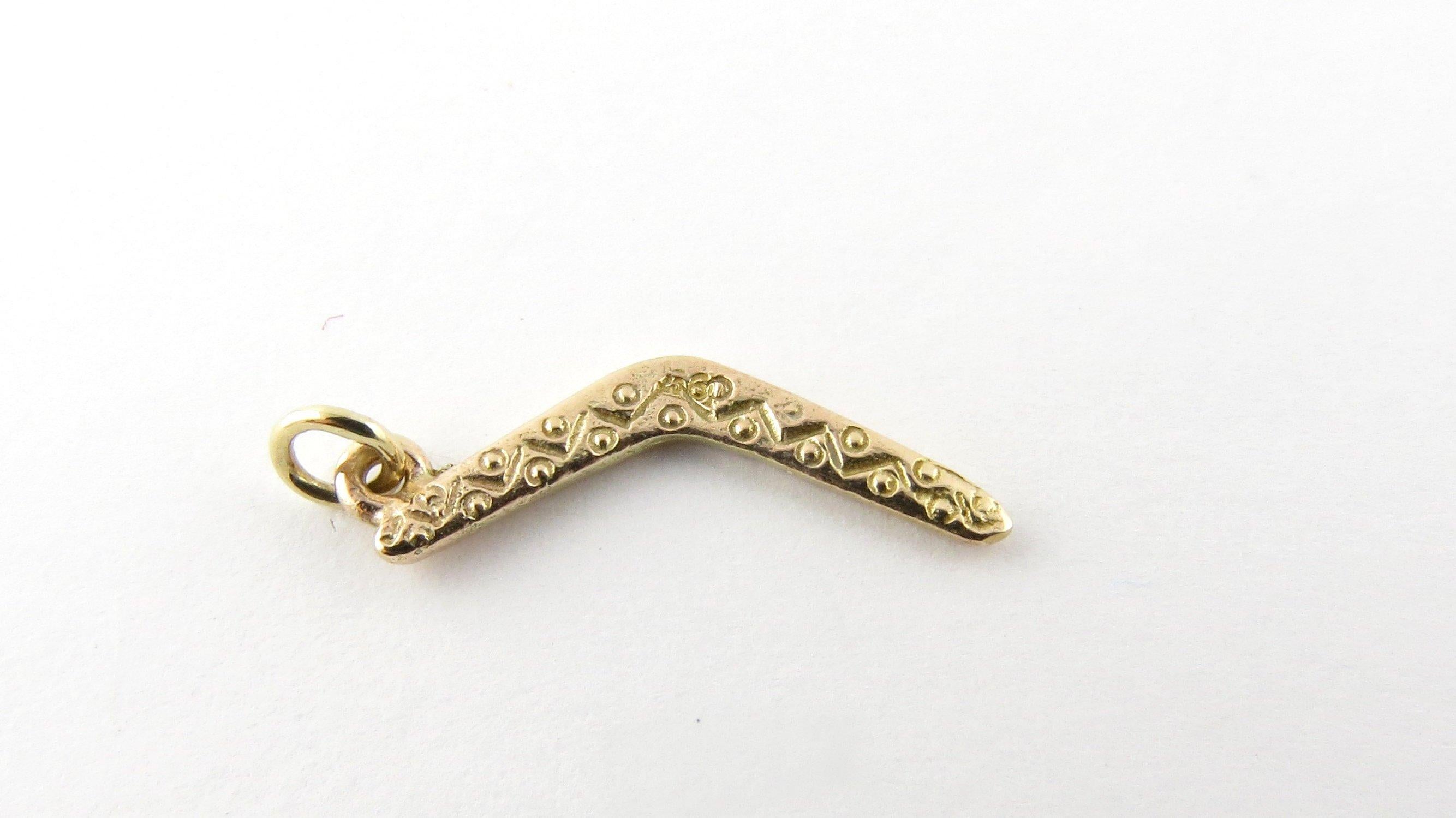 9 Karat Yellow Gold Boomerang Charm In Good Condition In Washington Depot, CT