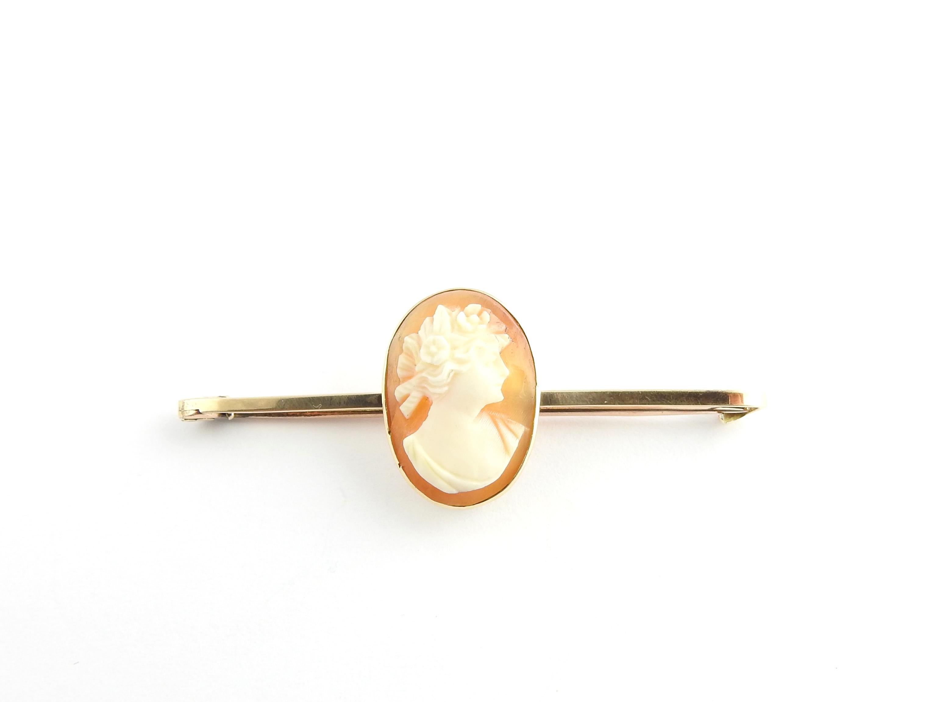 Vintage 9 Karat Yellow Gold Cameo Brooch/Pin

This lovely pin features an elegant cameo  18 mm x 12 mm  set in classic 9K yellow gold.

Size: 50 mm x 18 mm

Weight: 2.1 dwt. / 3.3 gr.

Stamped: 9C

Very good condition, professionally polished.

Will