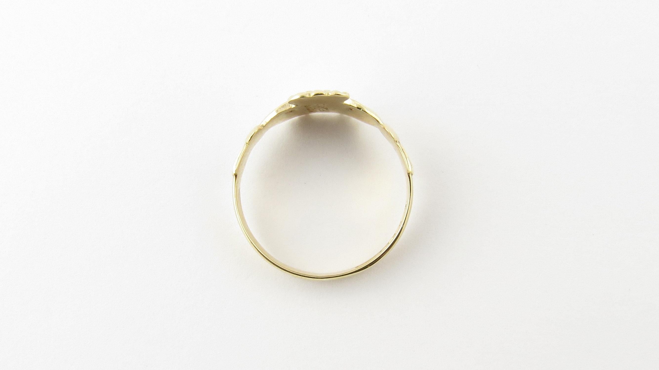 Women's 9 Karat Yellow Gold Claddagh Ring