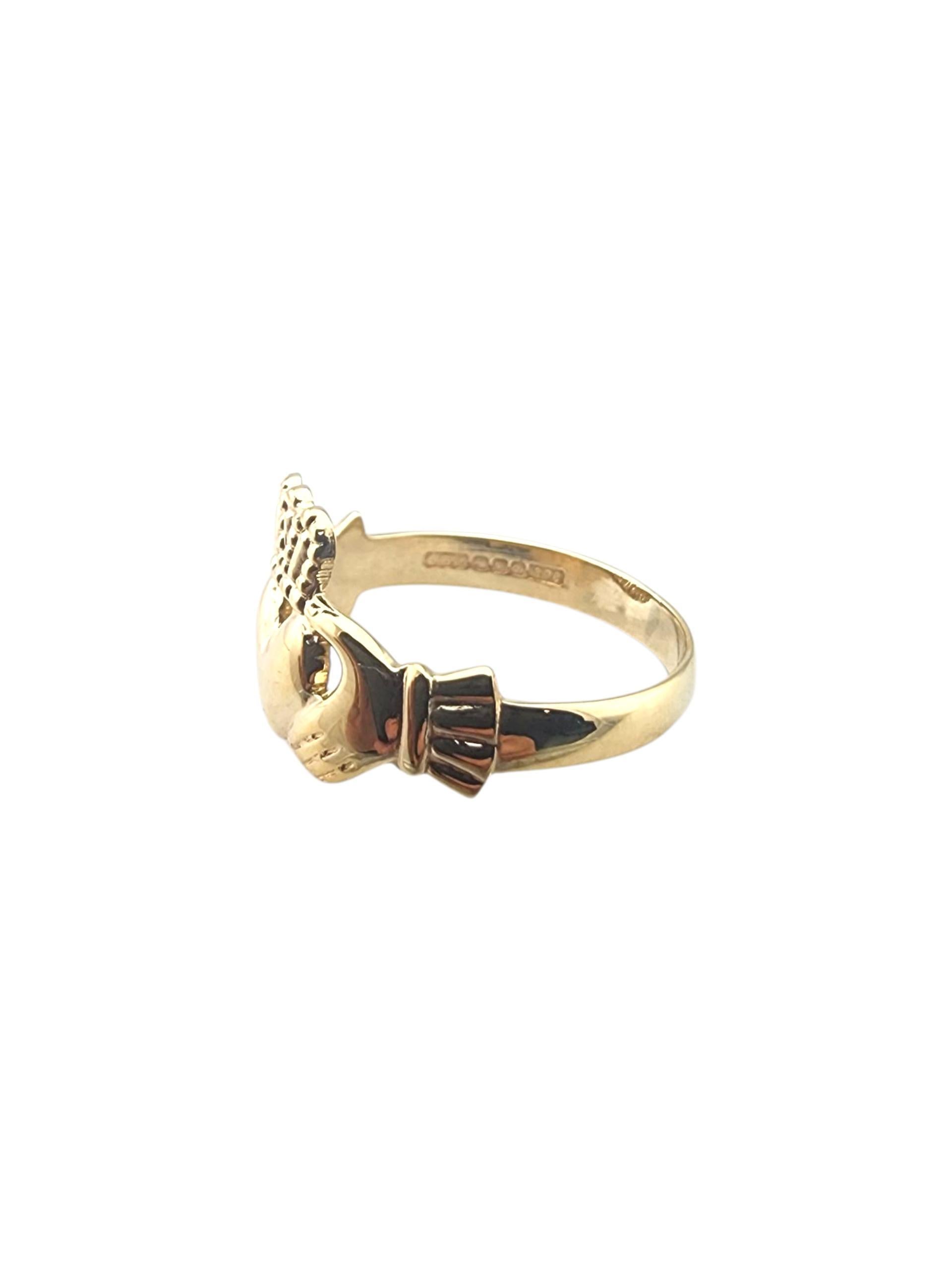 Contemporain Bague Claddagh en or jaune 9 carats Taille 8.5 #23383 en vente