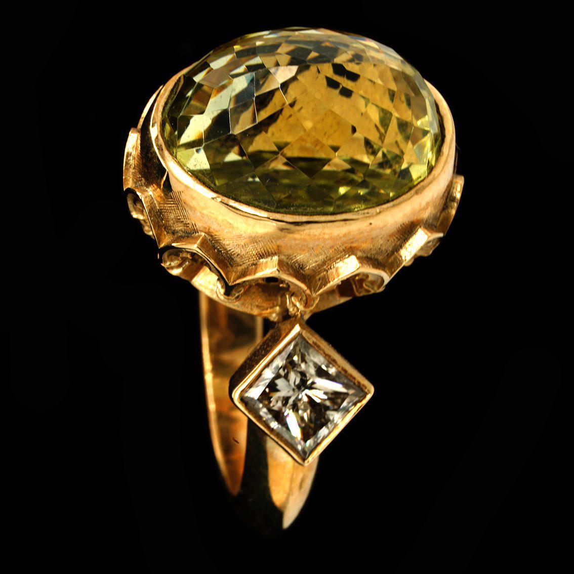 Chloris Ring Gothic Arch 9 Karat Yellow Gold Lemon Quartz and Diamonds For Sale 3