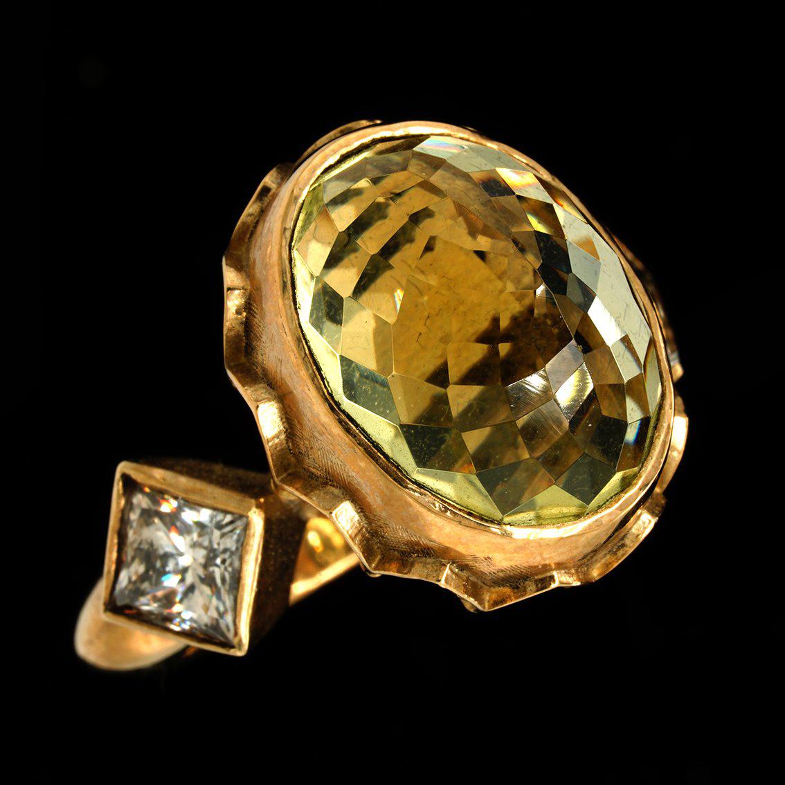 Chloris Ring Gothic Arch 9 Karat Yellow Gold Lemon Quartz and Diamonds In New Condition For Sale In Melbourne, Vic