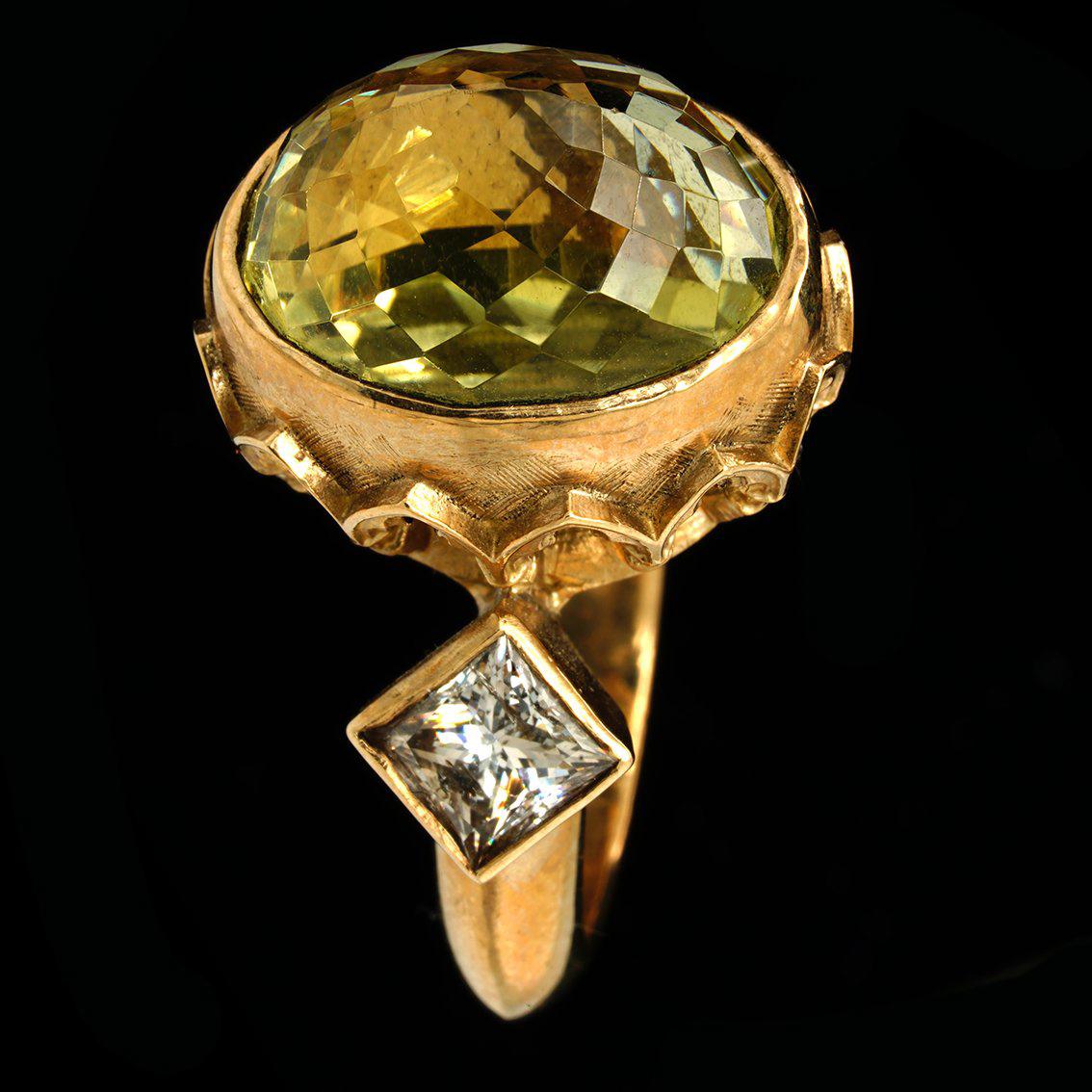 Chloris Ring Gothic Arch 9 Karat Yellow Gold Lemon Quartz and Diamonds For Sale 5