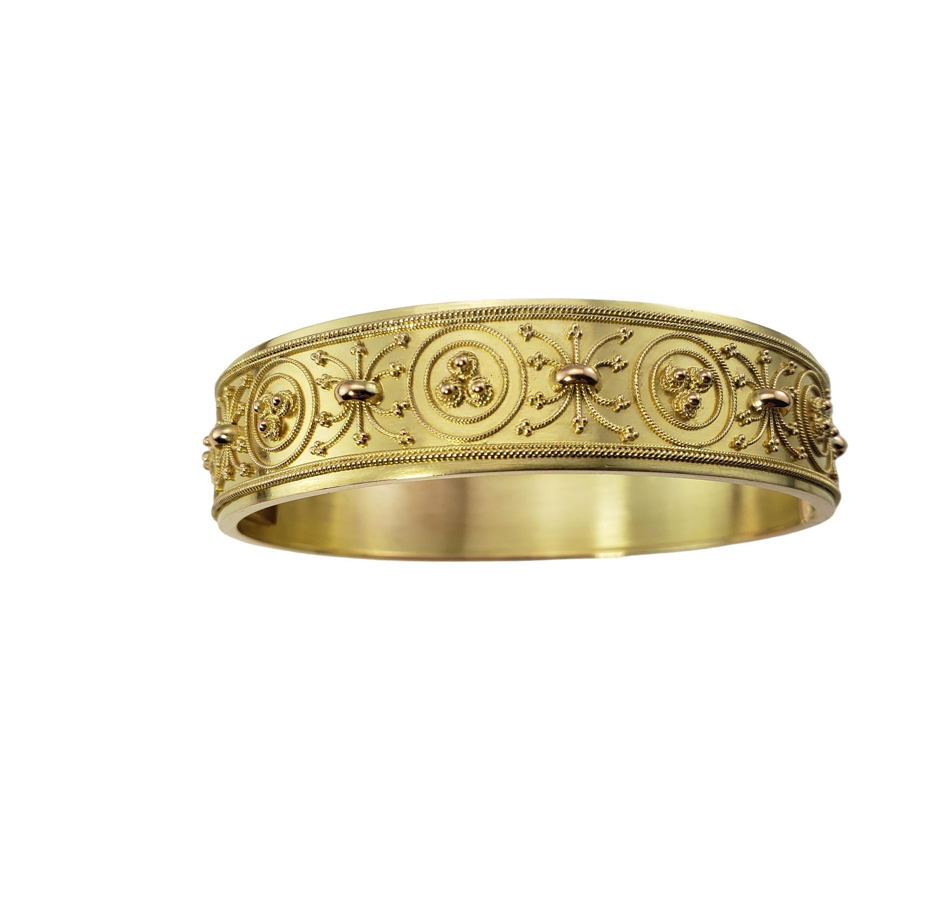 9 Karat Yellow Gold Hinged Bangle Bracelet-

This lovely hinged bangle bracelet is crafted in meticulously detailed 9K yellow gold.  Width: 15 mm.  Safety chain closure.

Size: 7 inches

Weight:  16 dwt. /  24.9 gr.

Stamped: 9K  375

Very good