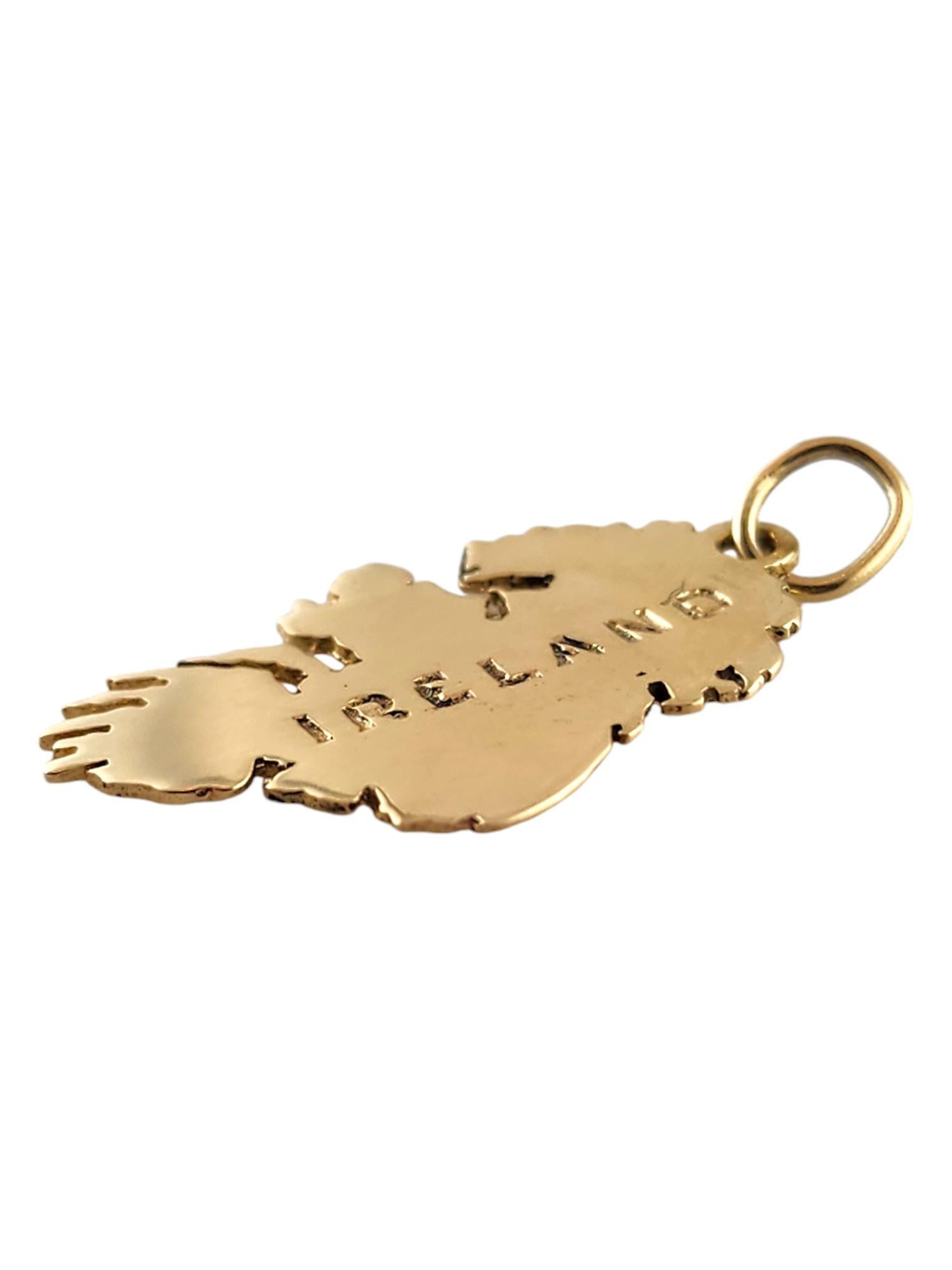 9 Karat Yellow Gold Ireland Charm #18816 In Good Condition In Washington Depot, CT