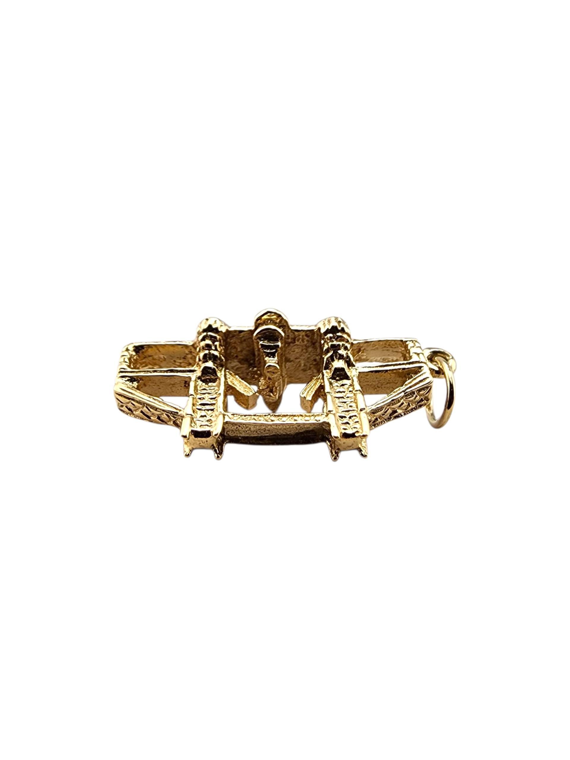 Donna Charm in oro giallo 9 carati London Bridge #23282 in vendita