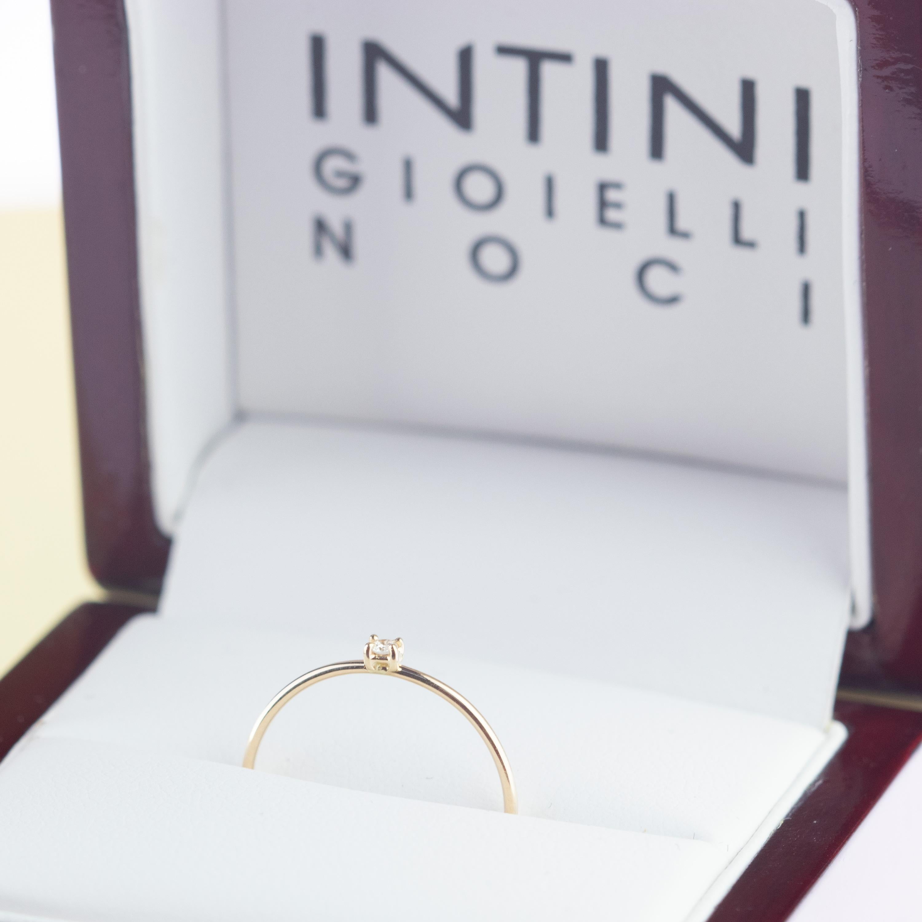 Anillo de cóctel fino de oro amarillo de 9 quilates con diamante natural talla brillante solitario Belle Époque en venta