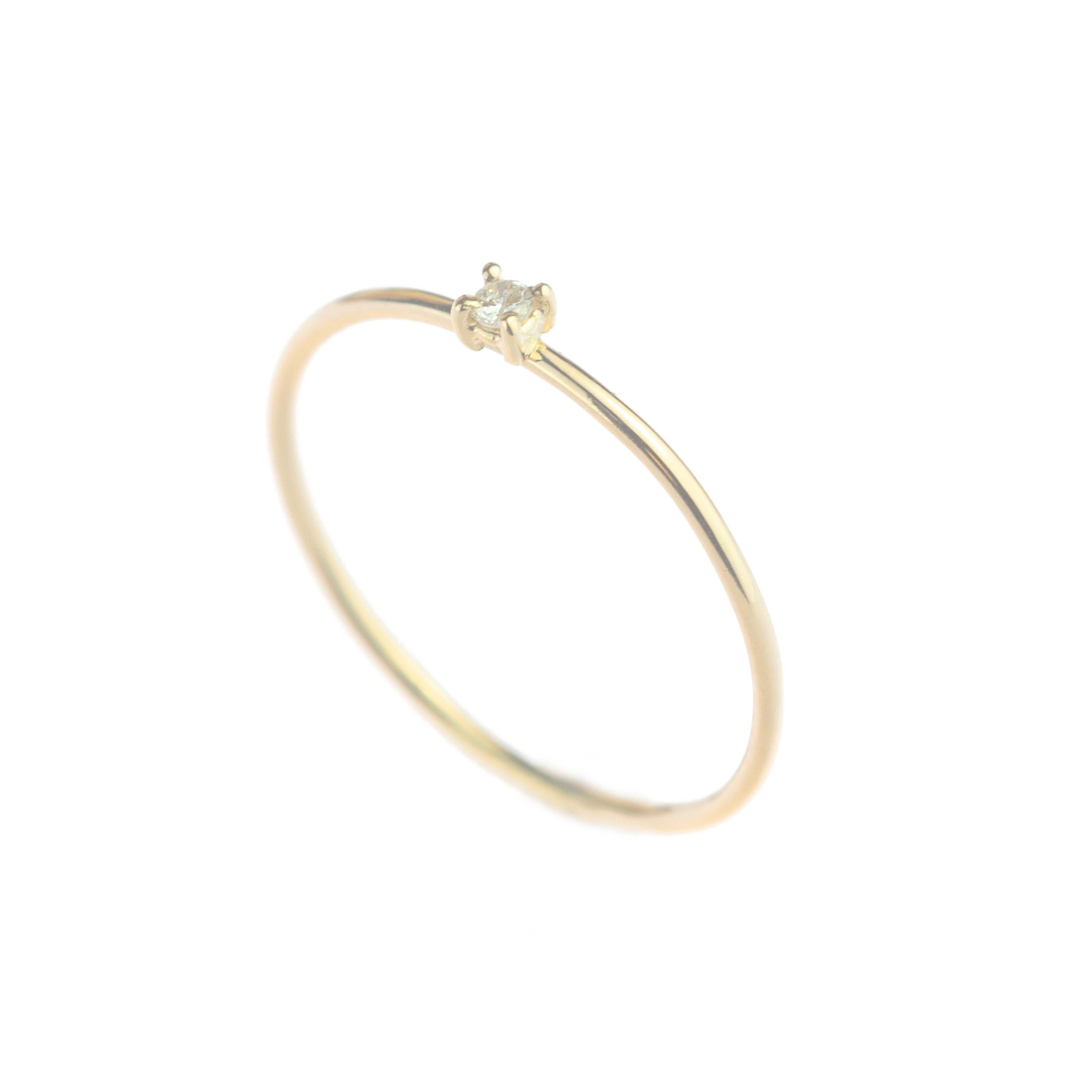 Anillo de cóctel fino de oro amarillo de 9 quilates con diamante natural talla brillante solitario Corte brillante en venta
