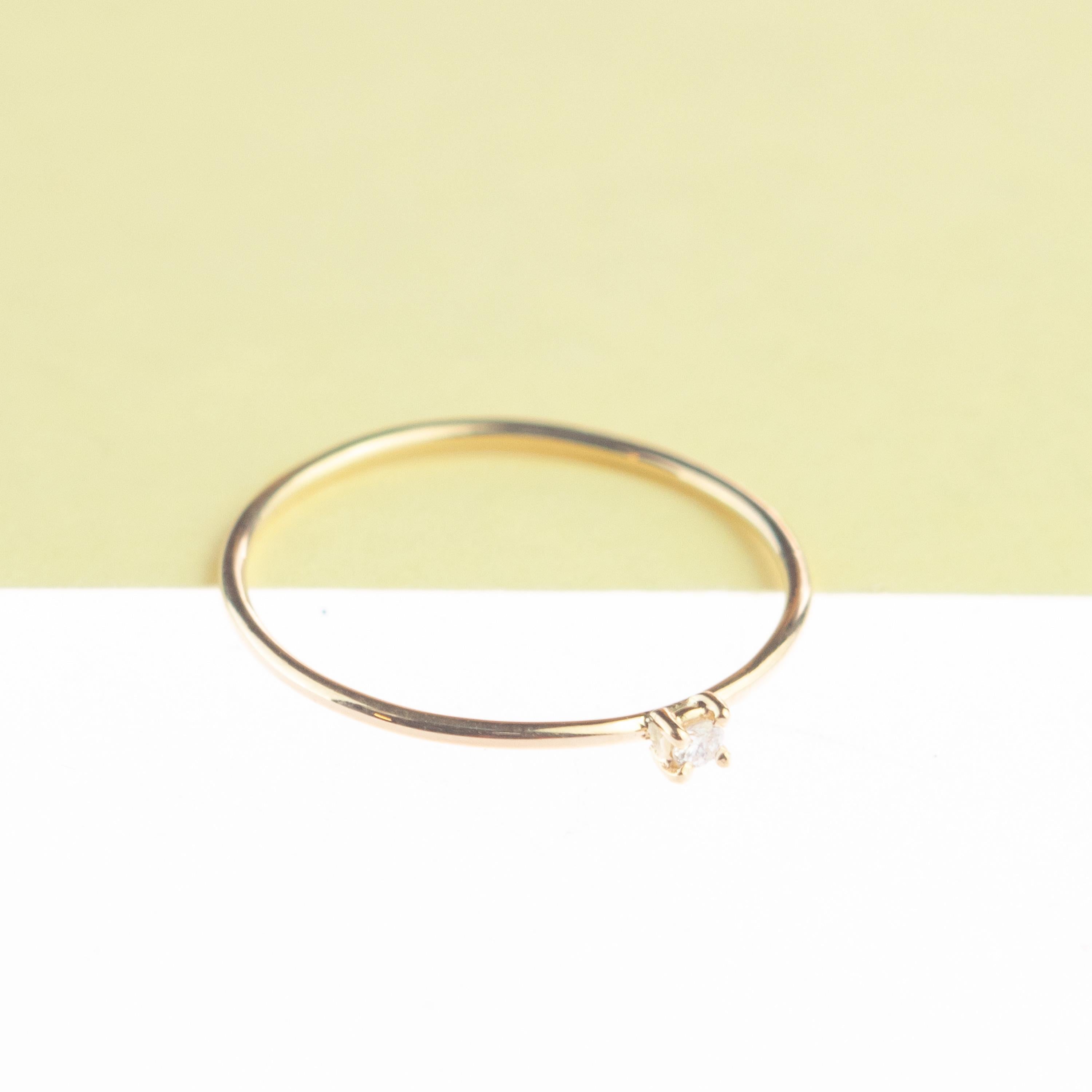 Anillo de cóctel fino de oro amarillo de 9 quilates con diamante natural talla brillante solitario en venta 2