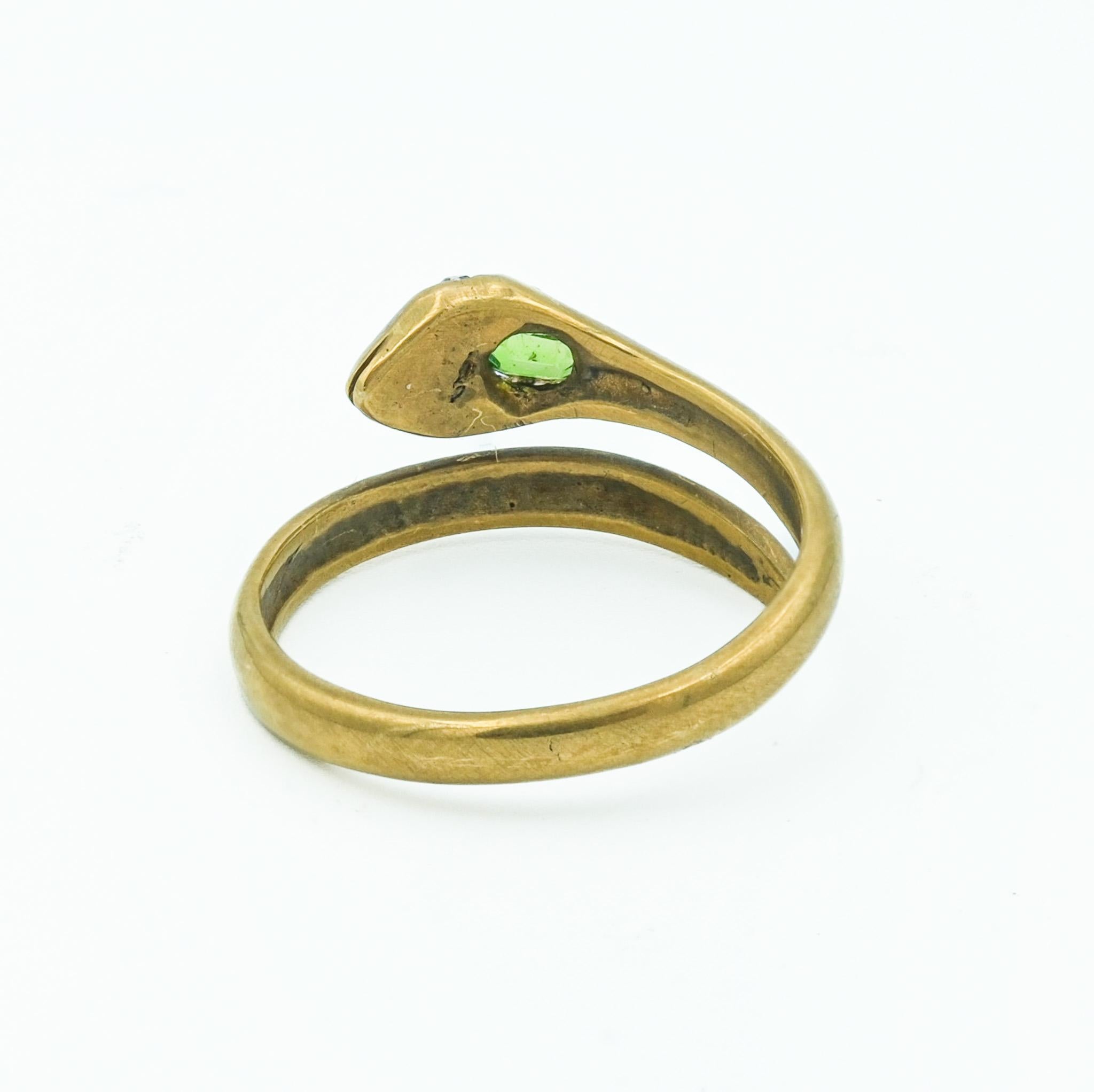 Women's or Men's 9 Karat Yellow Gold Snake Ring with Demantoid Garnet and Diamonds For Sale