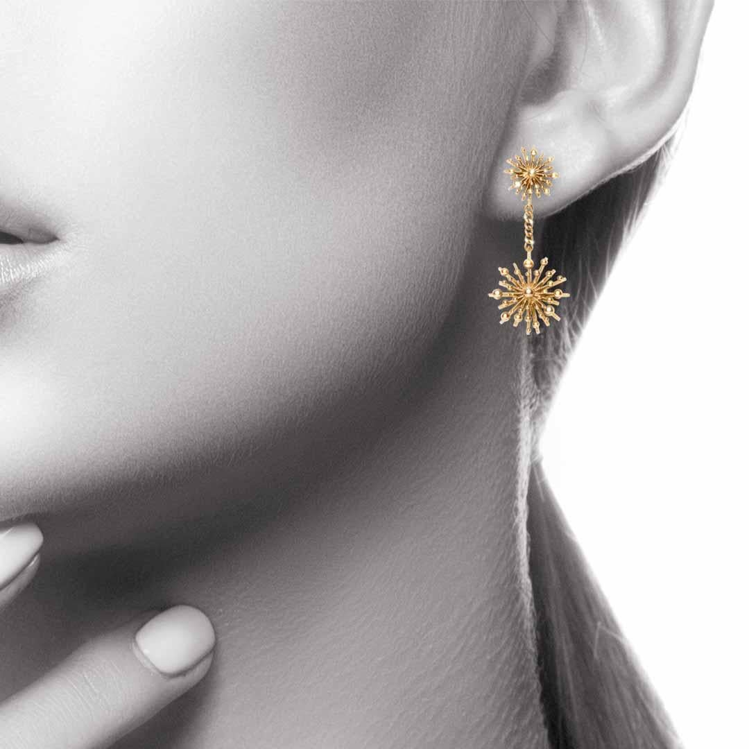 The ‘Soleil’ Drop Earrings by Natalie Barney are a perfect piece for everyday wear.  They feature sun shaped drops which gently dangle underneath the sun shaped studs. 

Made in 9 karat yellow gold. 

Radiate love, life and confidence when you wear
