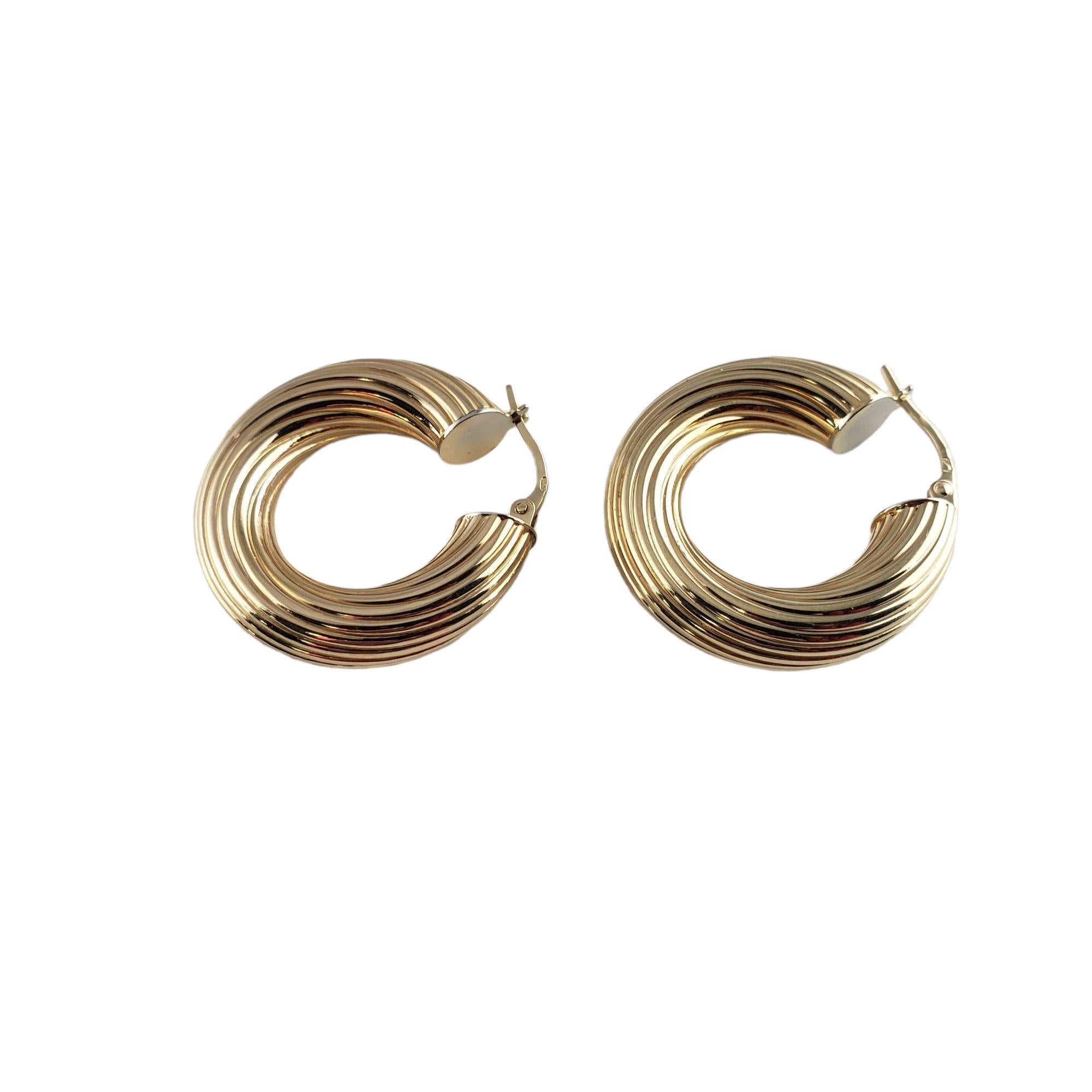 9 Karat Yellow Gold Twist Hoop Earrings In Good Condition For Sale In Washington Depot, CT