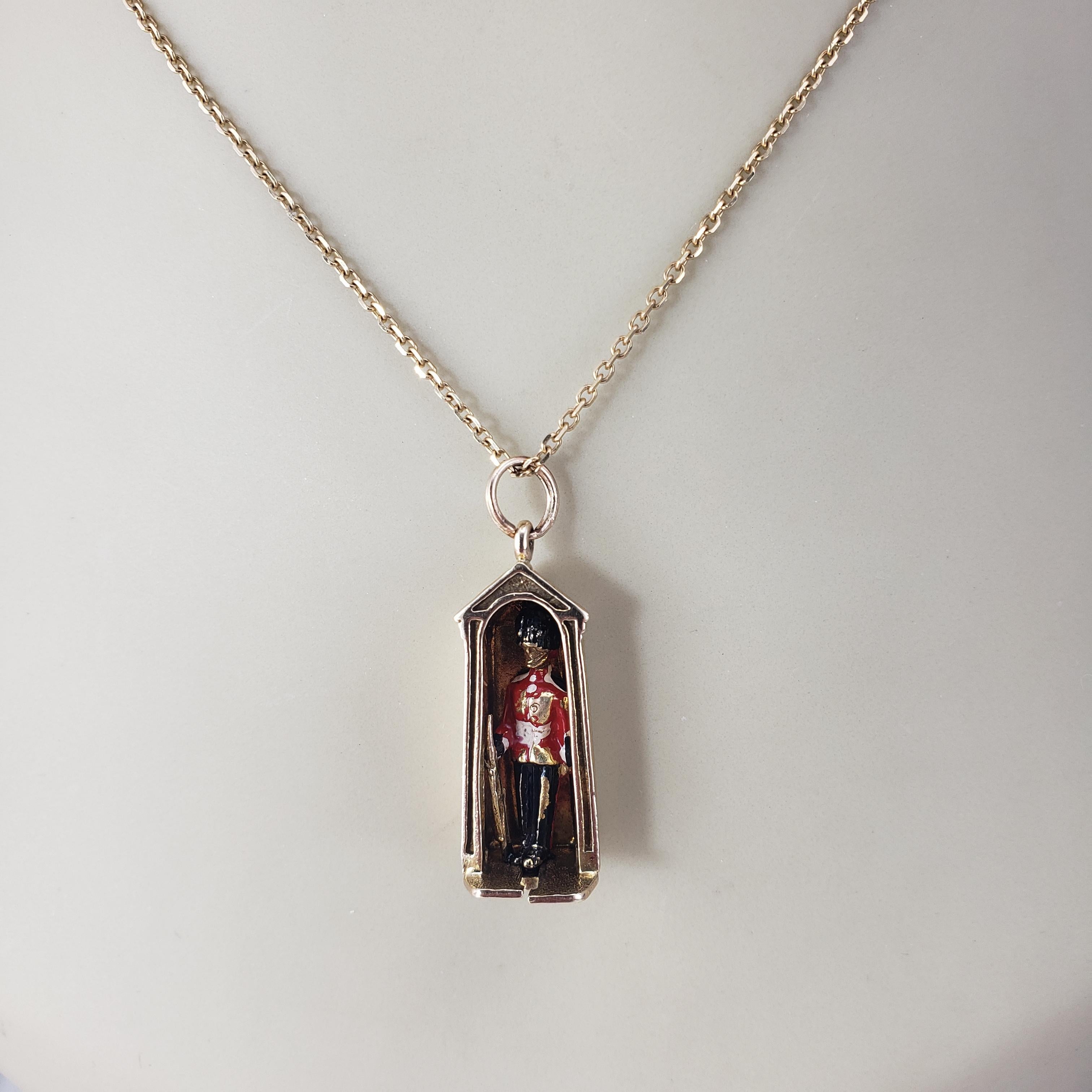 Charm de la garde royale en or mécanique jaune 9 carats #19132 en vente 6